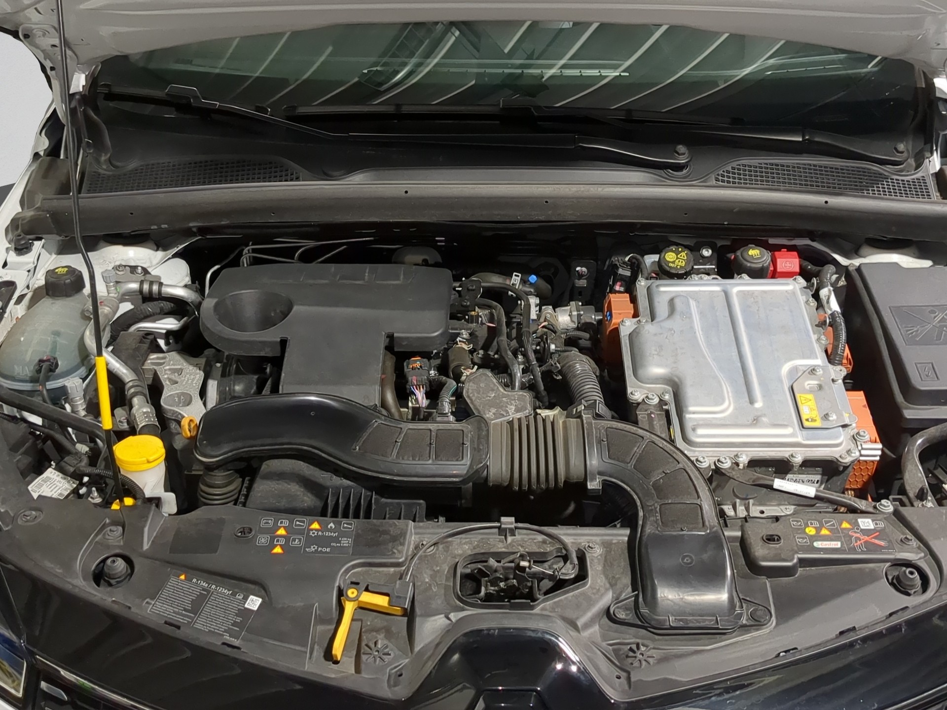 RENAULT Clio 1.6 E-Tech Techno-image-22