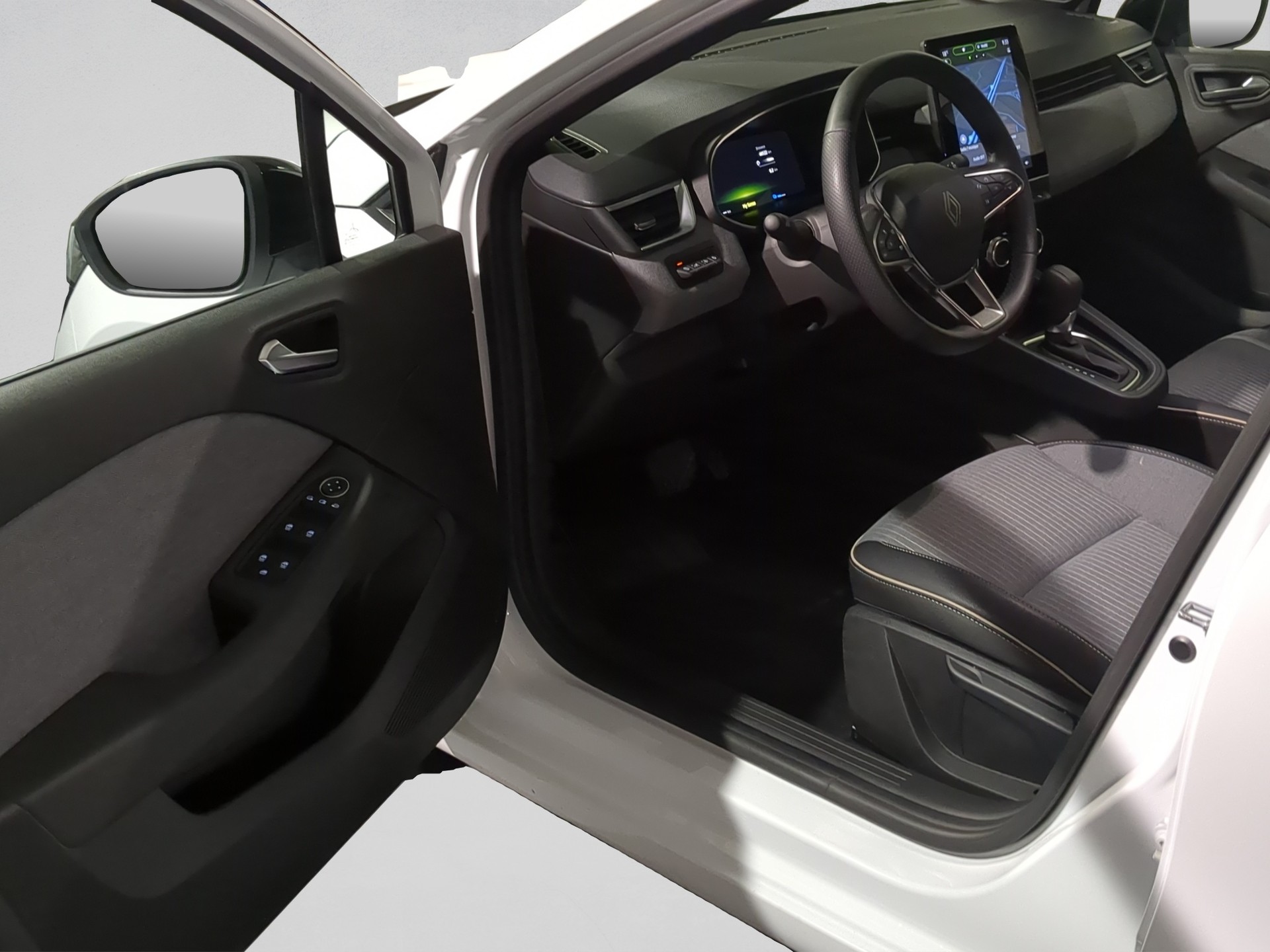 RENAULT Clio 1.6 E-Tech Techno-image-21