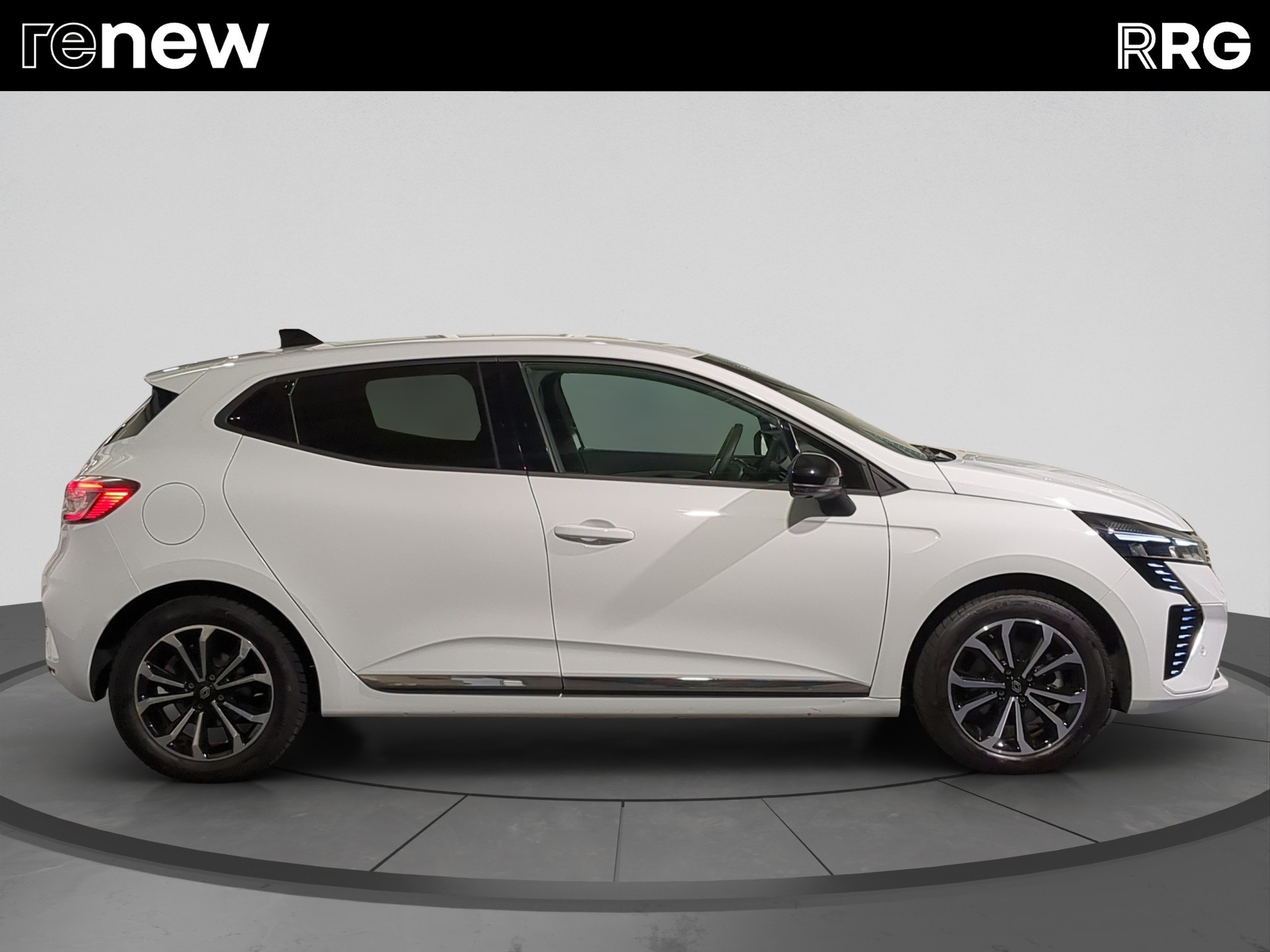 RENAULT Clio 1.6 E-Tech Techno-image-1