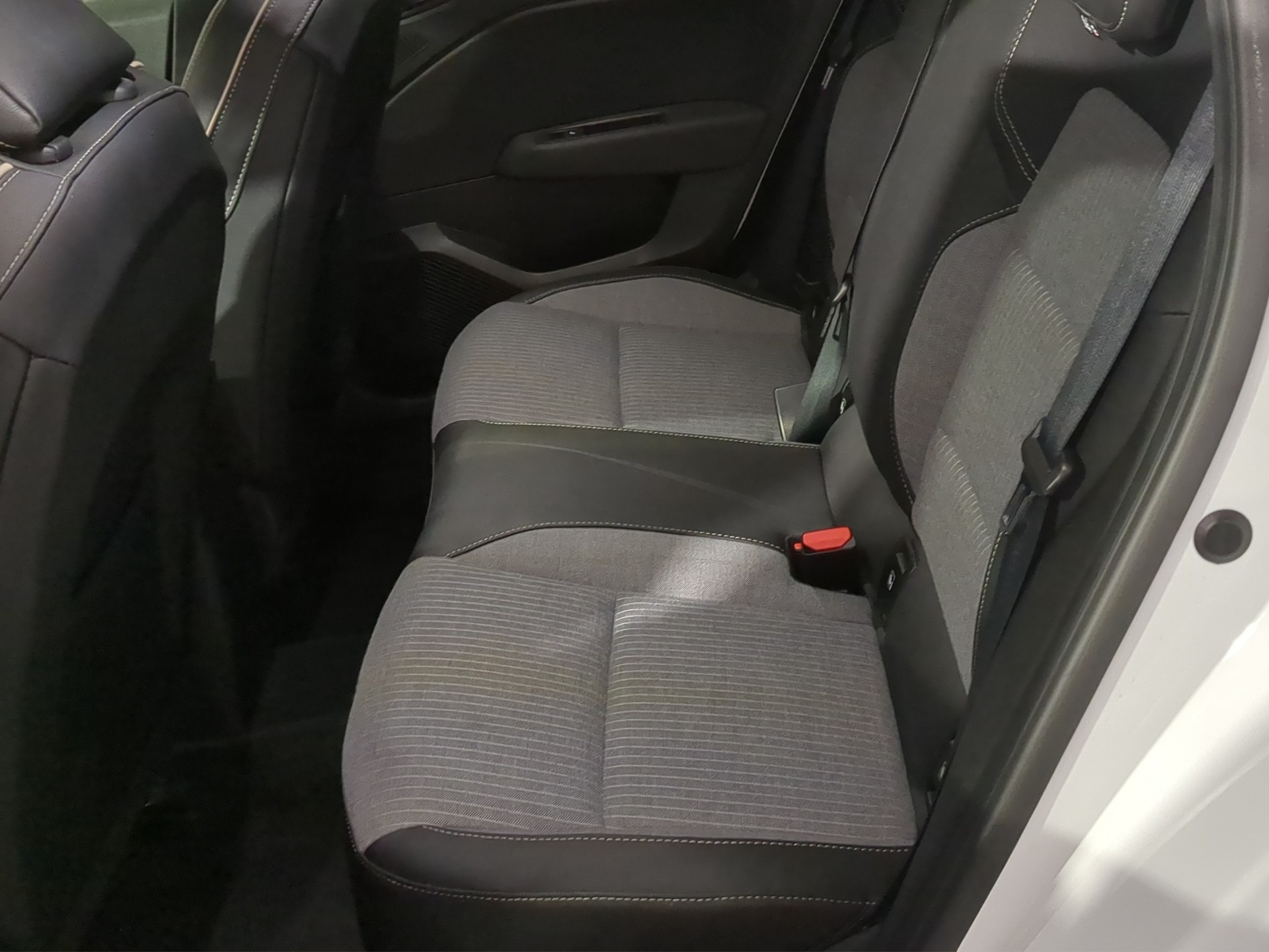 RENAULT Clio 1.6 E-Tech Techno-image-13