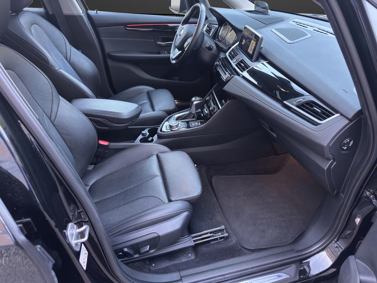 BMW 225xe iPerformance Active Tourer Sport Line Steptronic-image-11