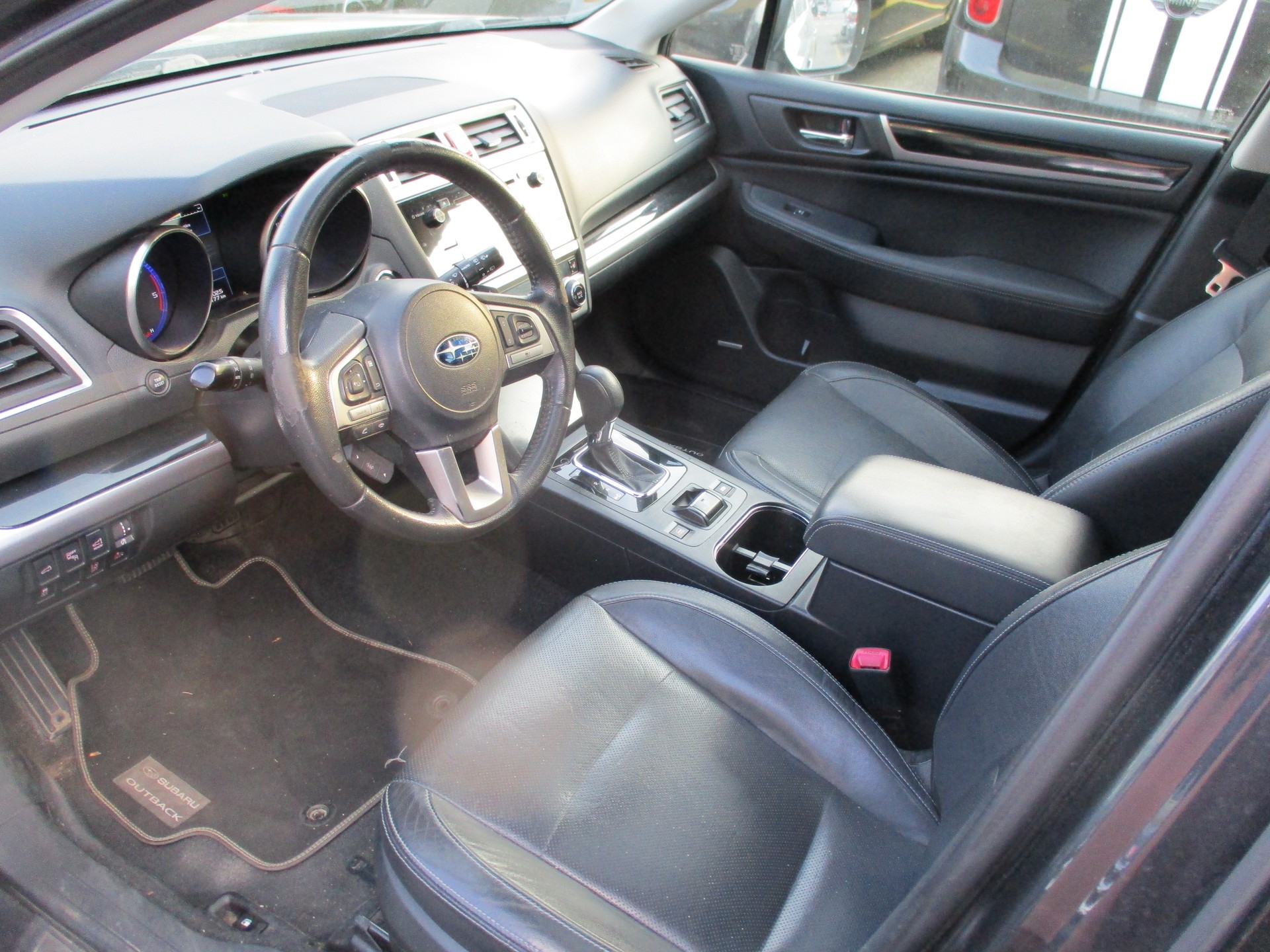 SUBARU Outback 2.0D Swiss AWD Lineartronic-image-9