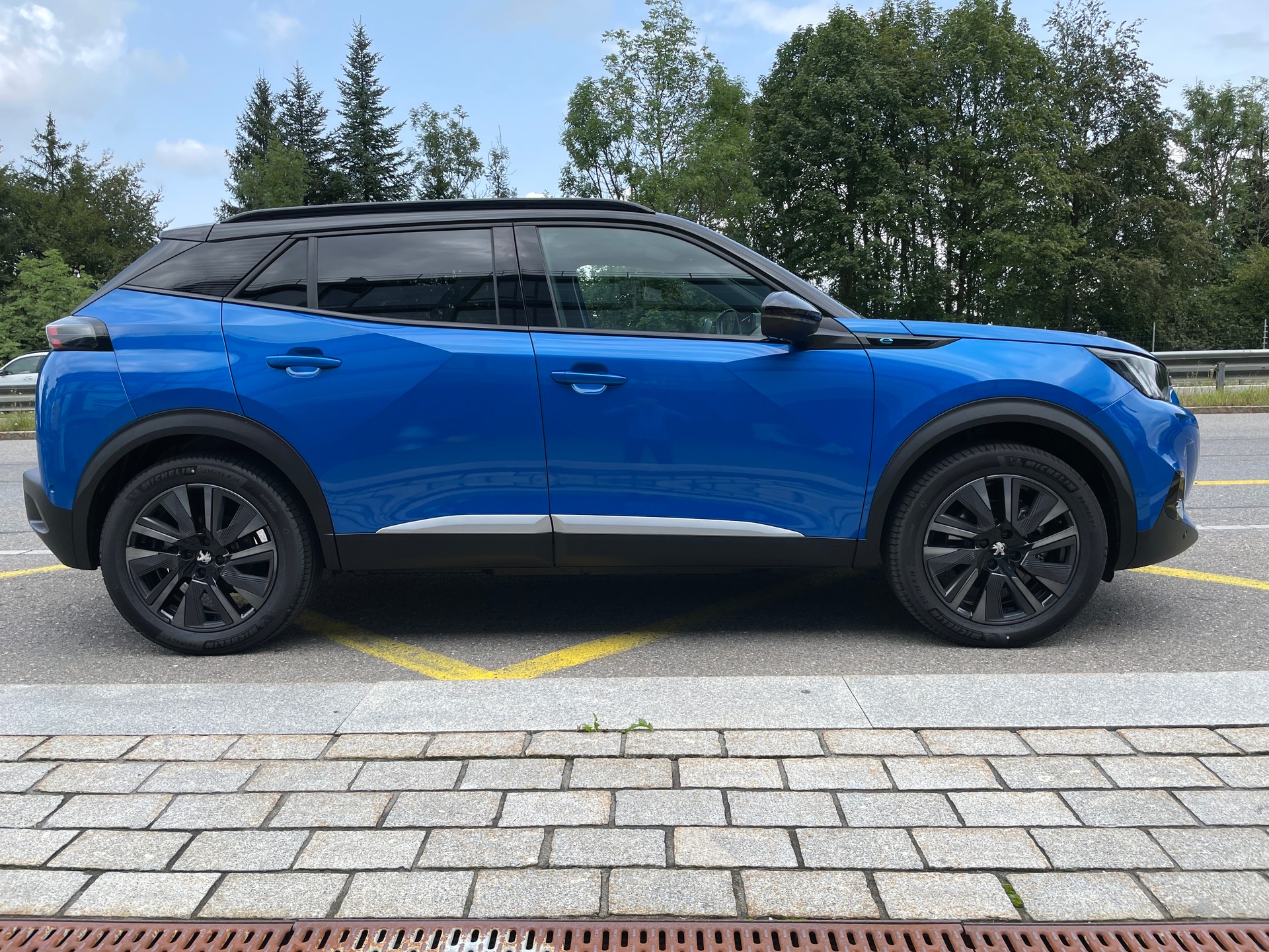 PEUGEOT 2008 e GT Pack-image-3