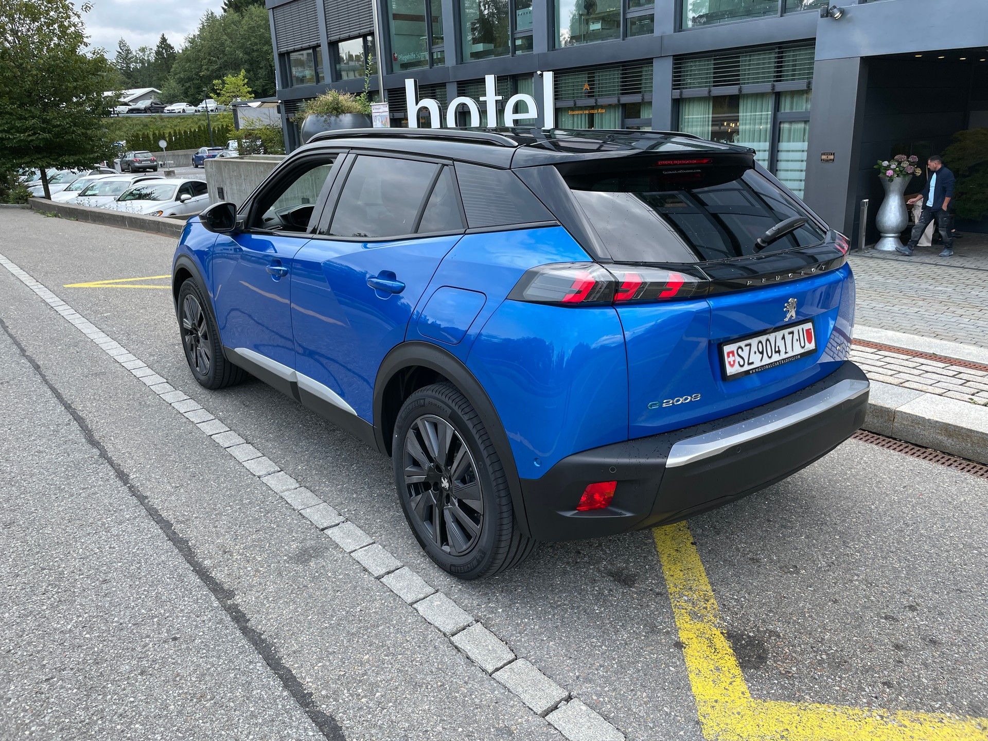 PEUGEOT 2008 e GT Pack-image-7