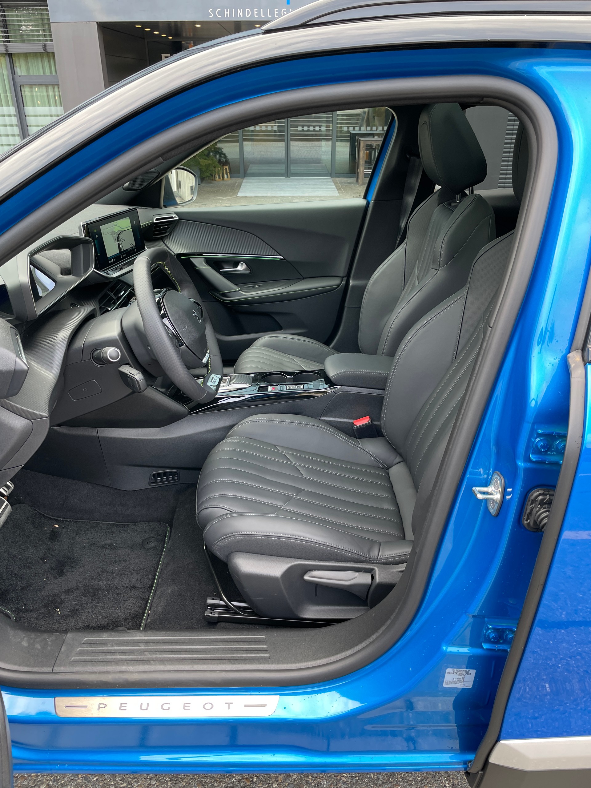 PEUGEOT 2008 e GT Pack-image-12