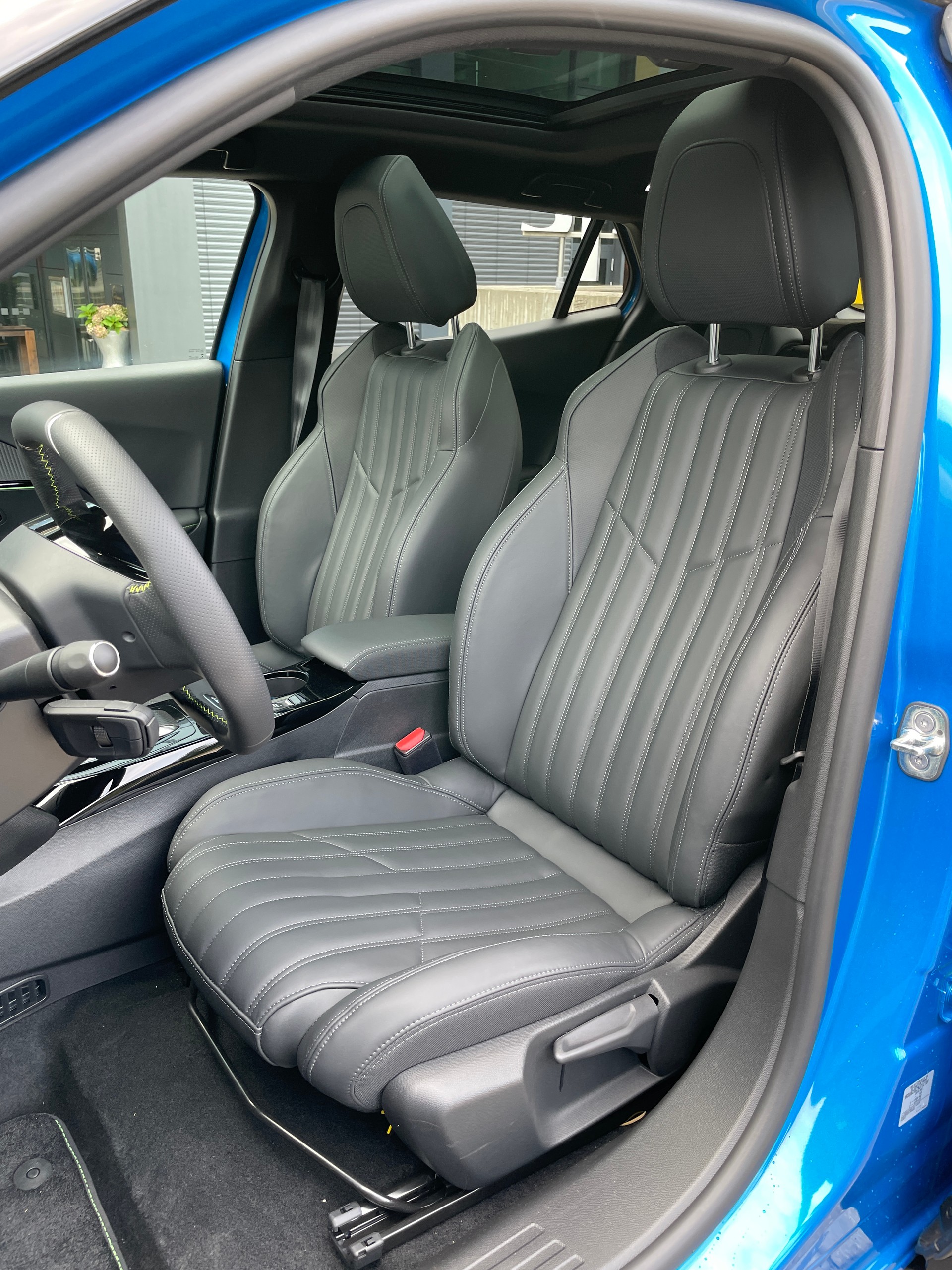 PEUGEOT 2008 e GT Pack-image-13
