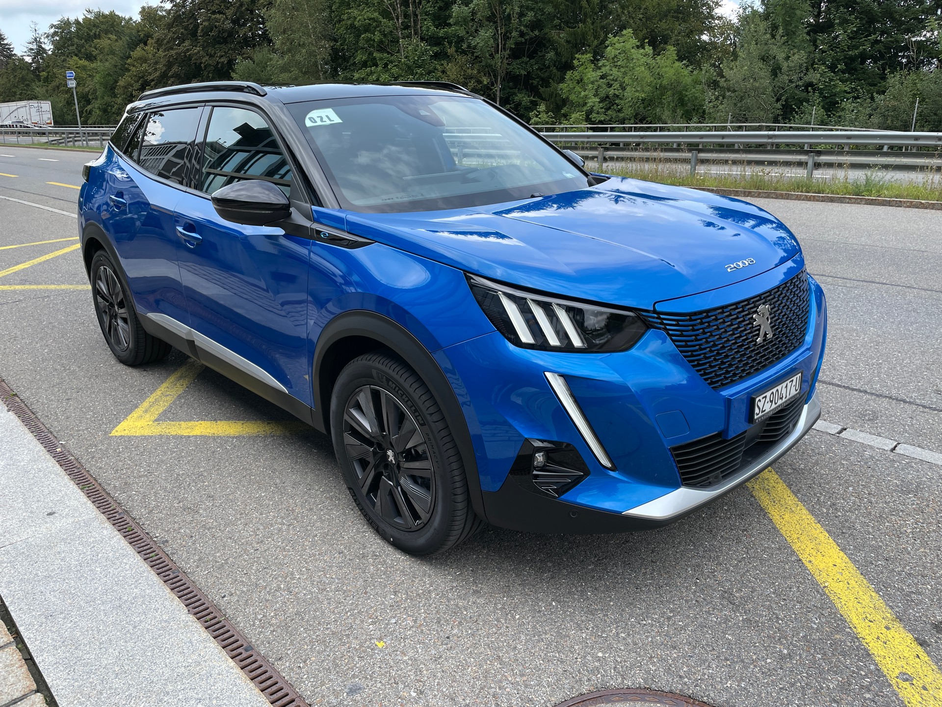PEUGEOT 2008 e GT Pack-image-2