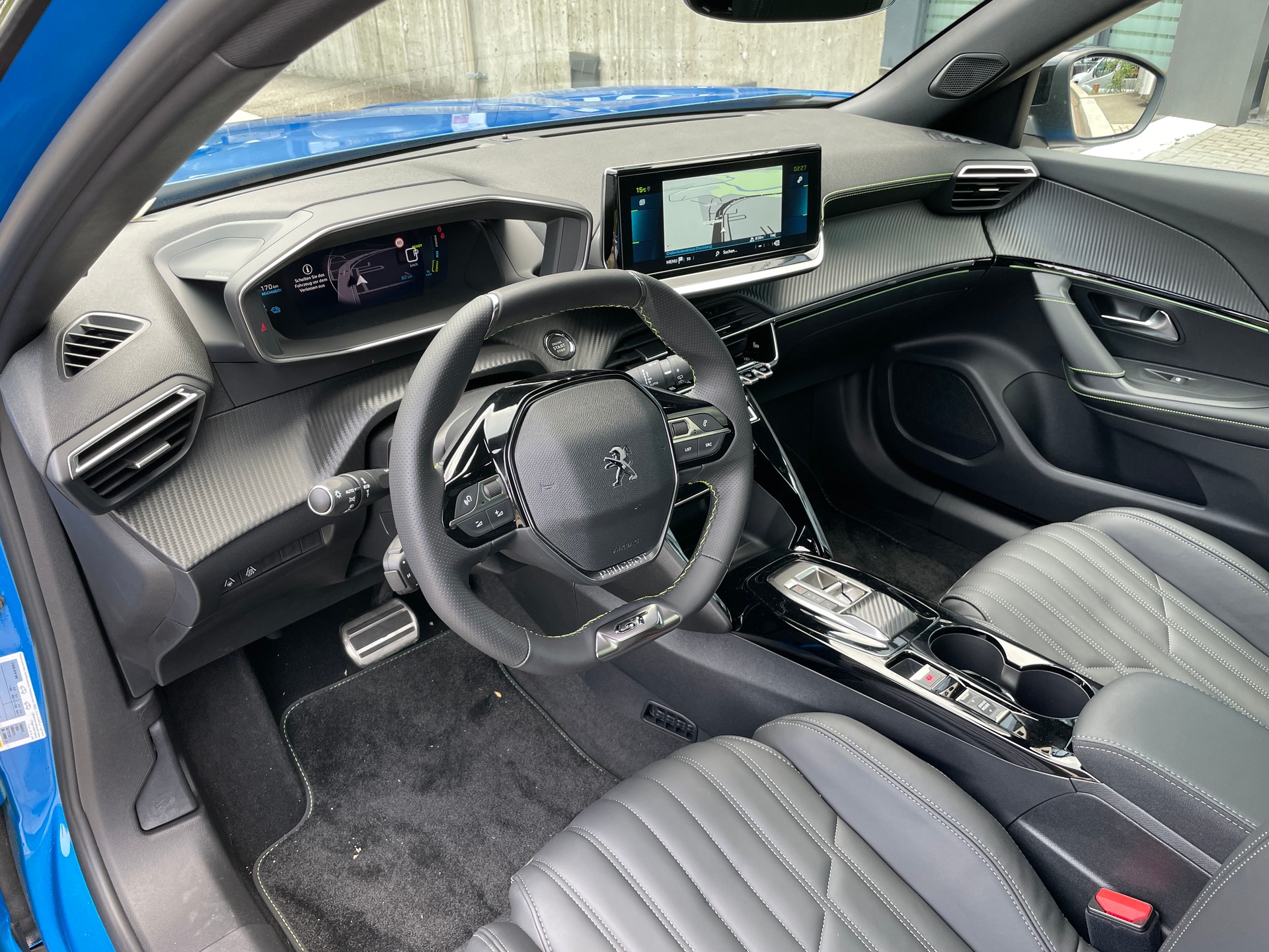 PEUGEOT 2008 e GT Pack-image-10