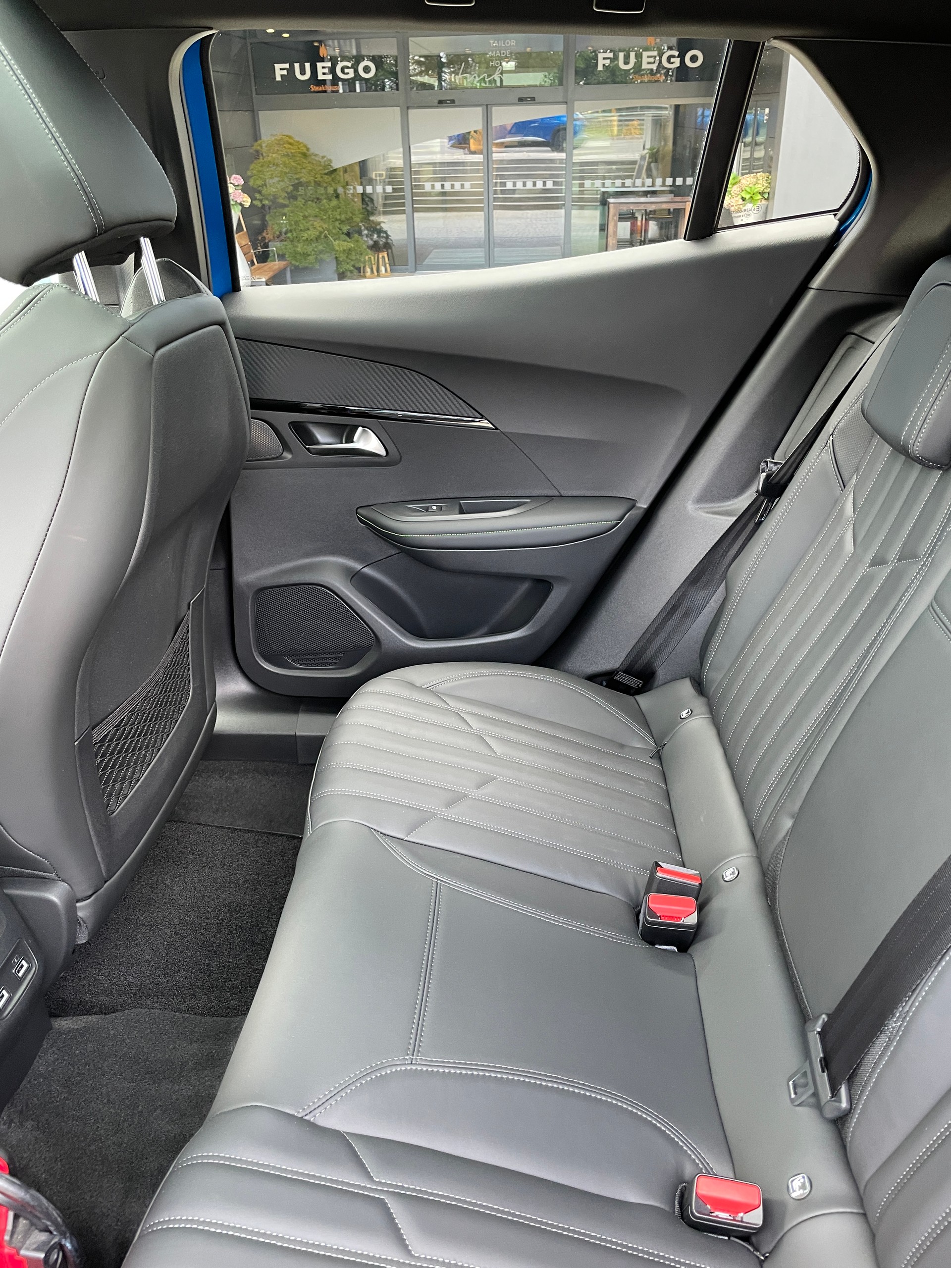PEUGEOT 2008 e GT Pack-image-16