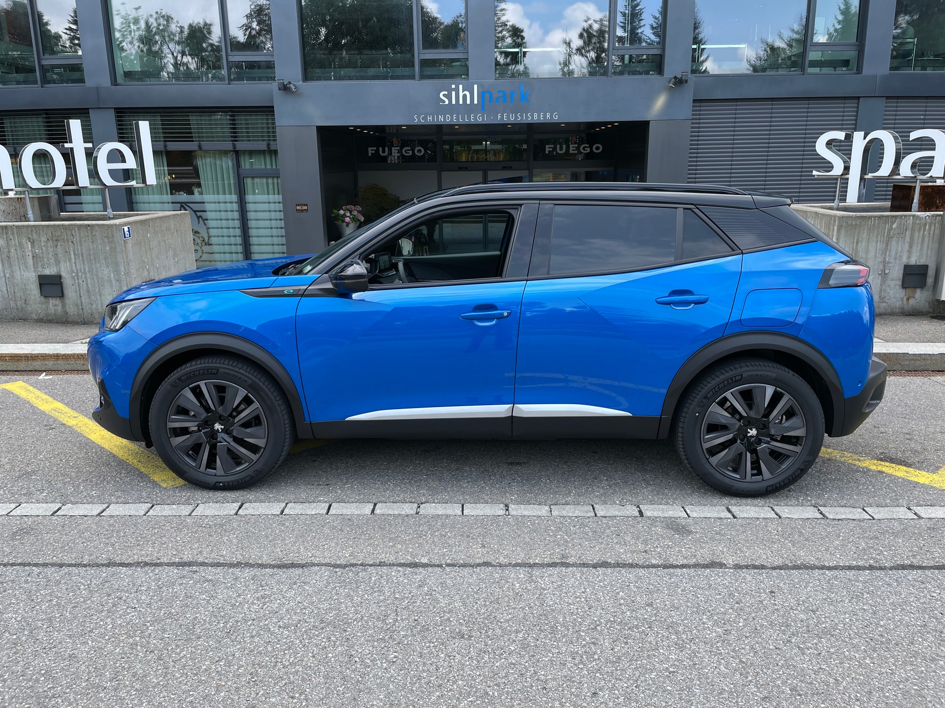 PEUGEOT 2008 e GT Pack-image-8