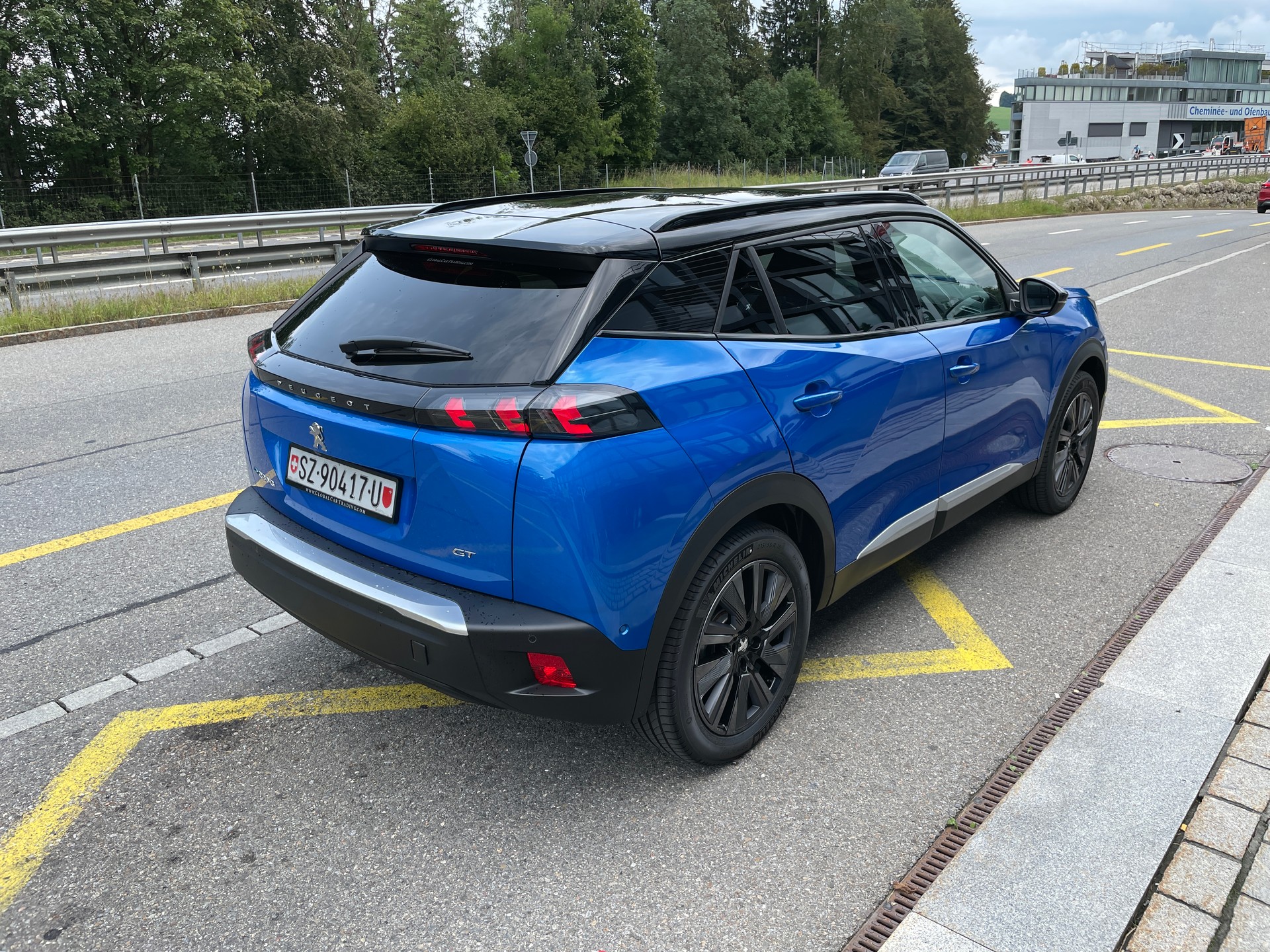 PEUGEOT 2008 e GT Pack-image-4