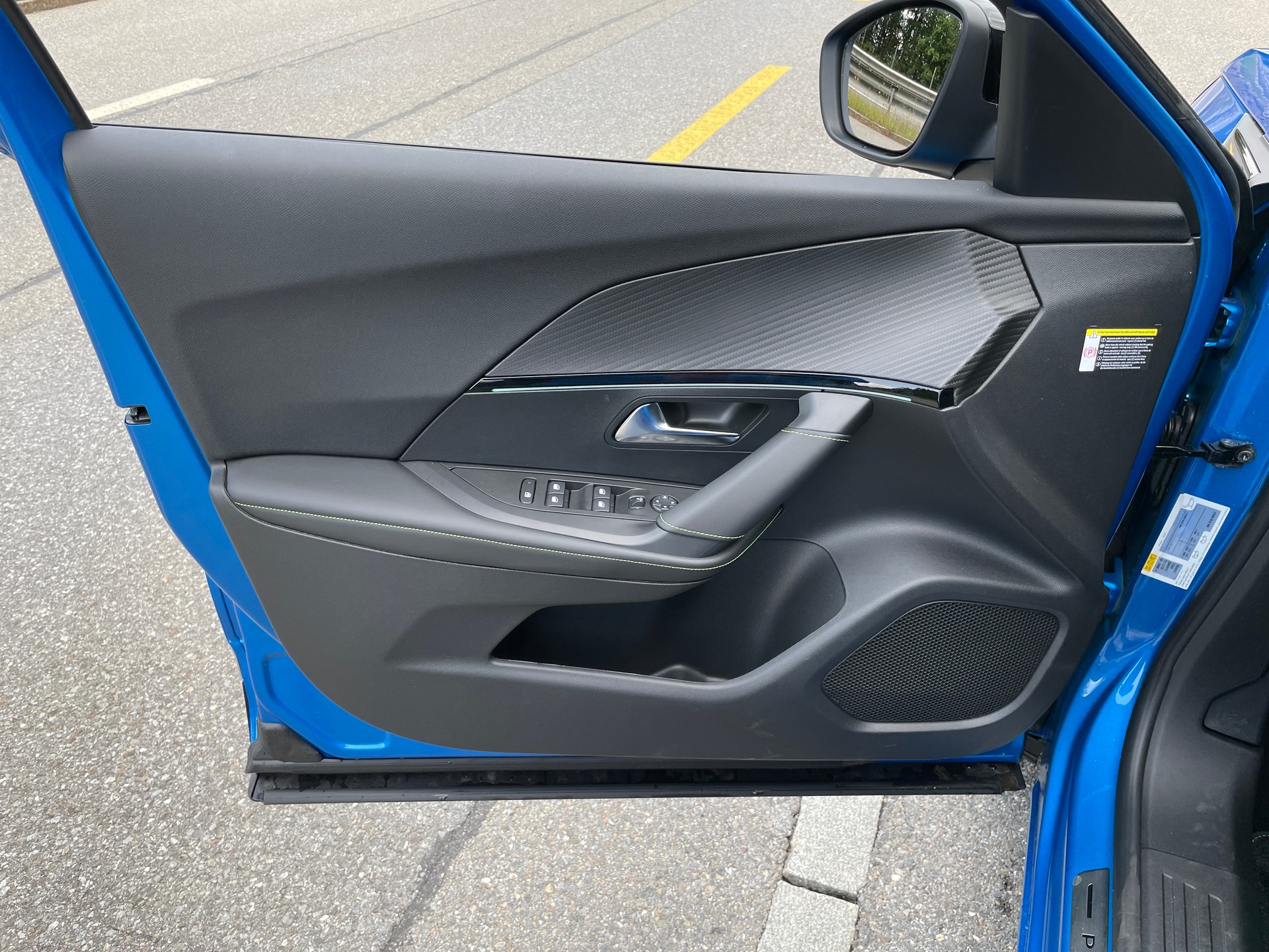 PEUGEOT 2008 e GT Pack-image-11