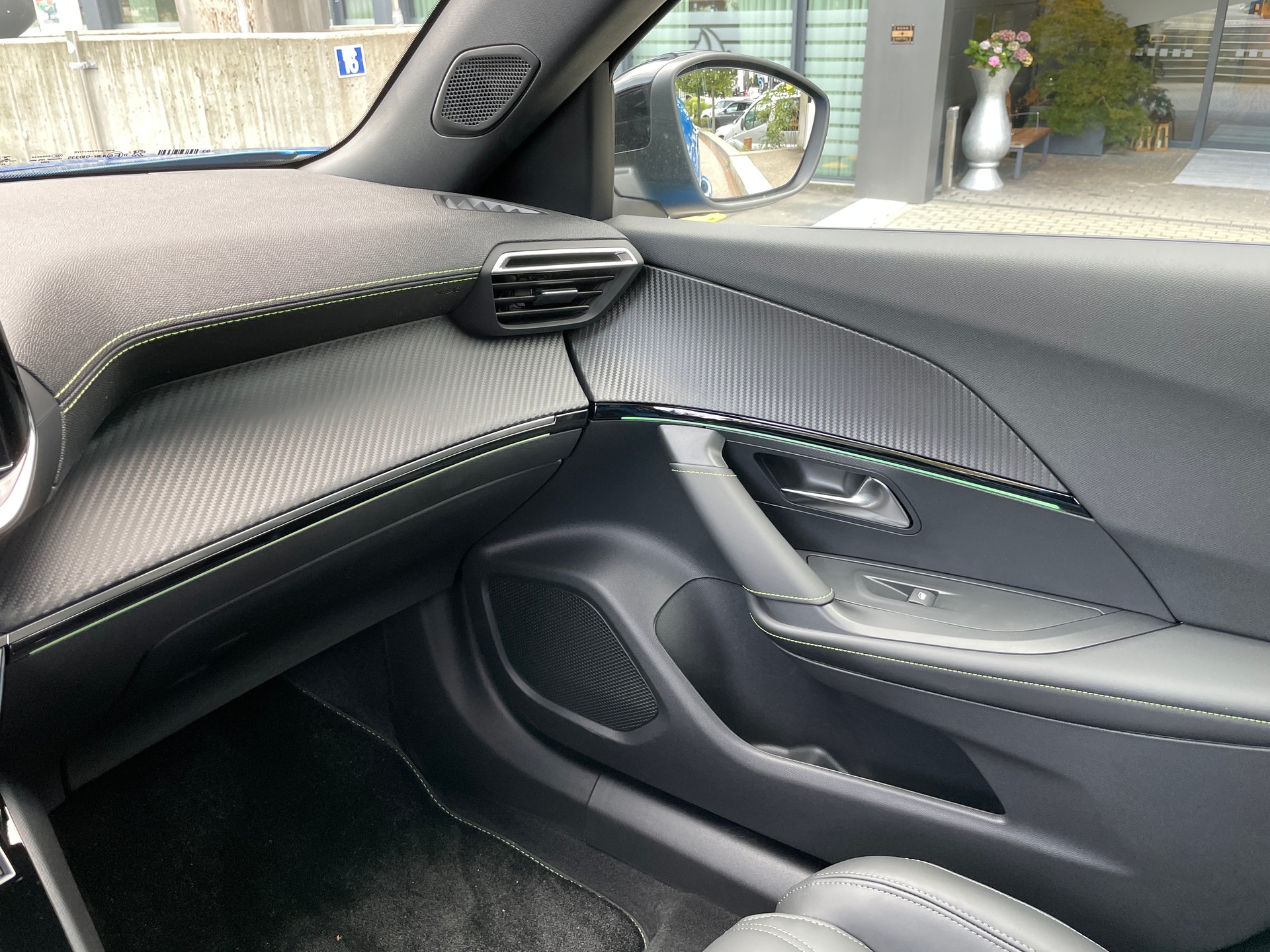 PEUGEOT 2008 e GT Pack-image-26