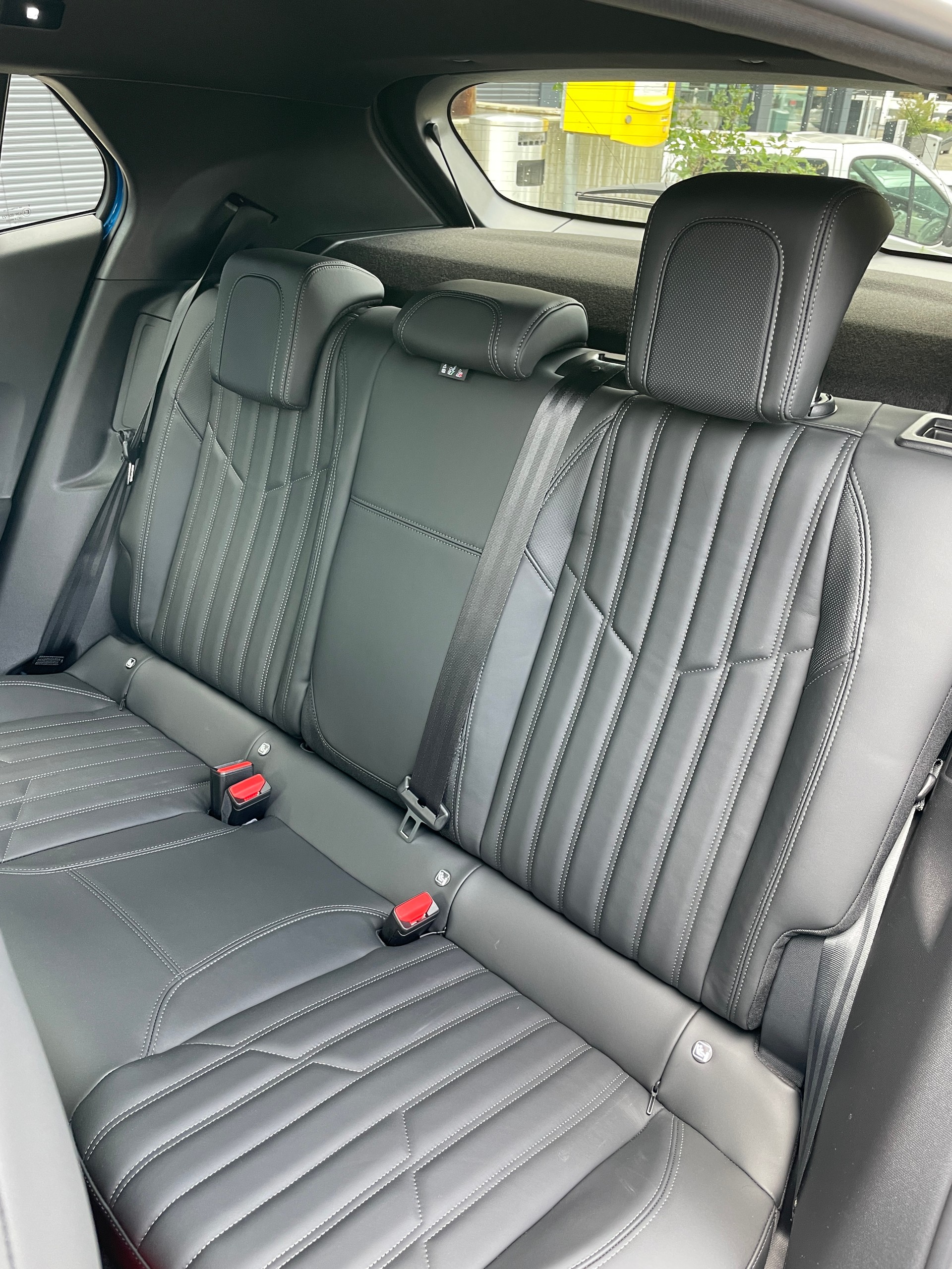 PEUGEOT 2008 e GT Pack-image-15