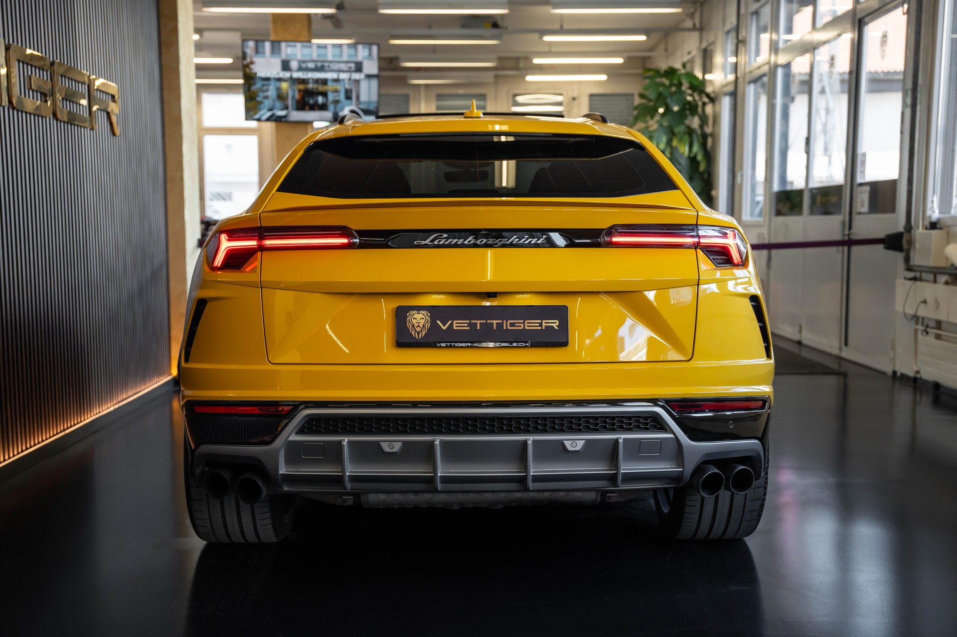 LAMBORGHINI Urus E-Gear-image-4