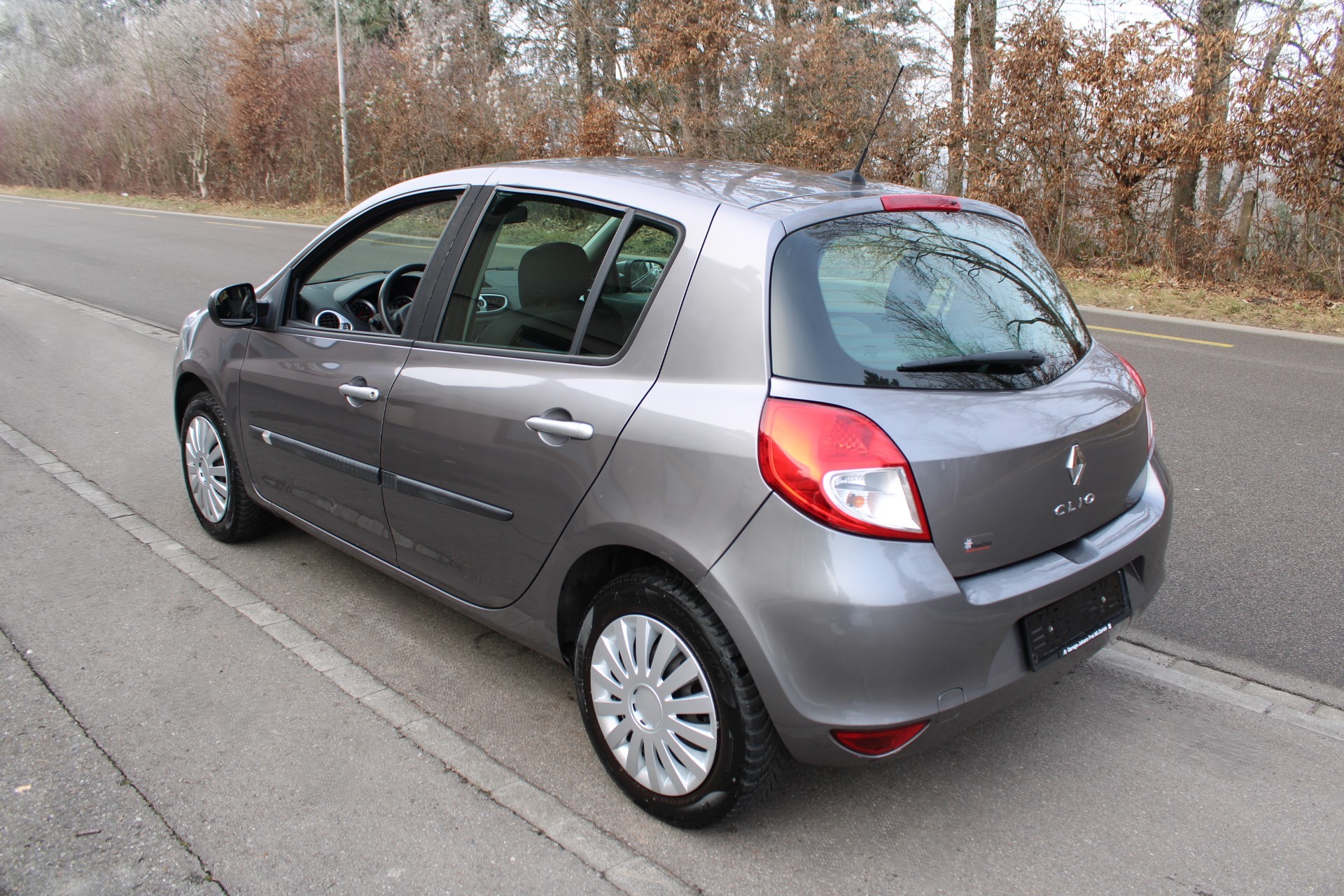 RENAULT Clio 1.2 16V Expression-showroom-element-1