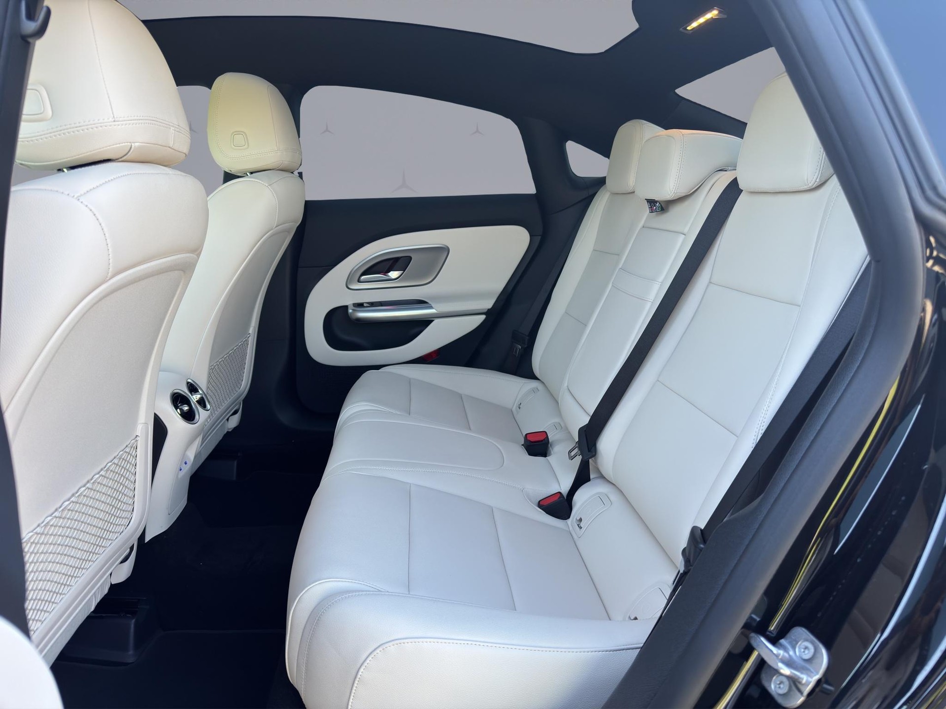 MERCEDES-BENZ CLA 220 Progressive 4matic-image-12