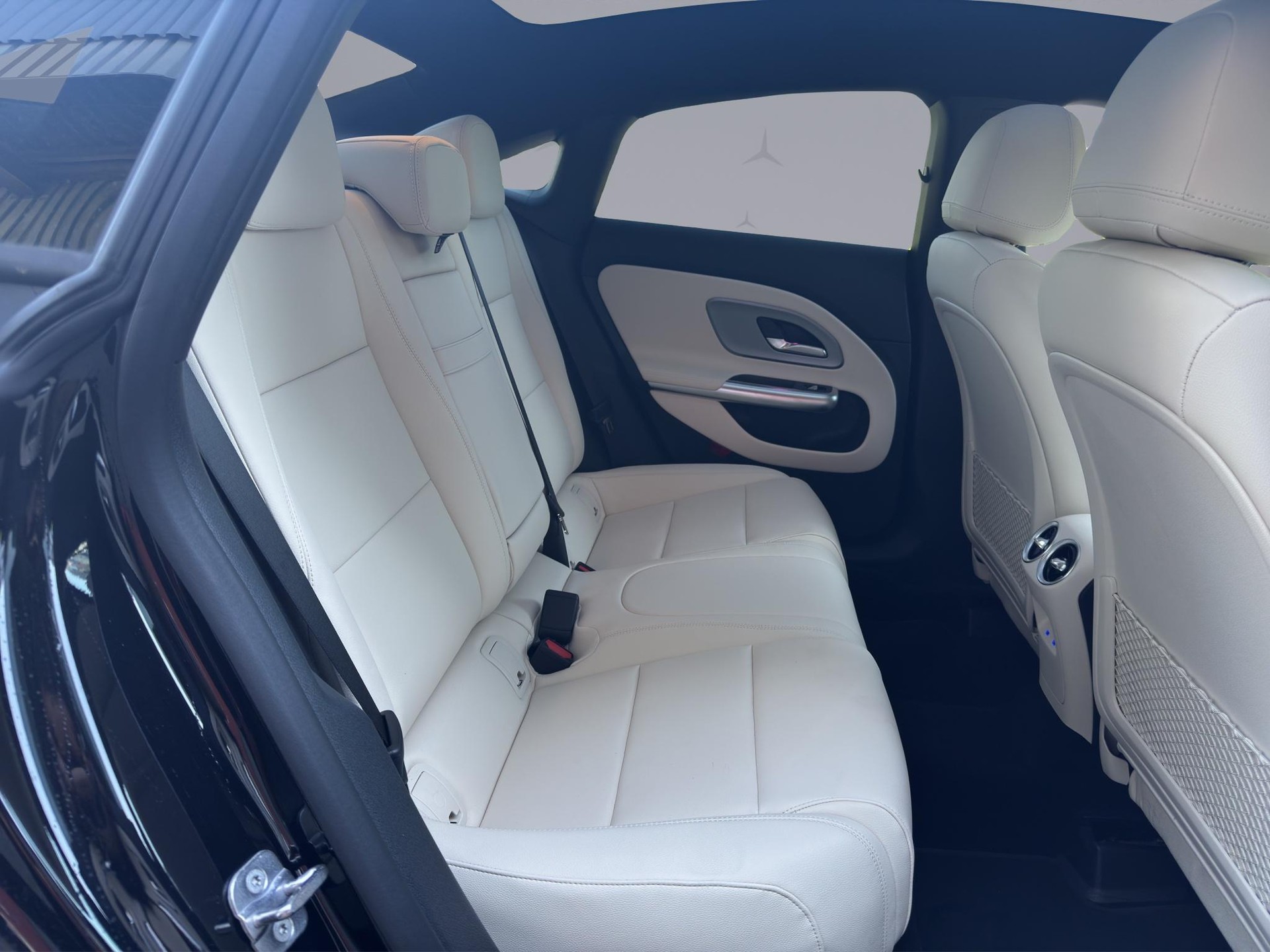 MERCEDES-BENZ CLA 220 Progressive 4matic-image-17