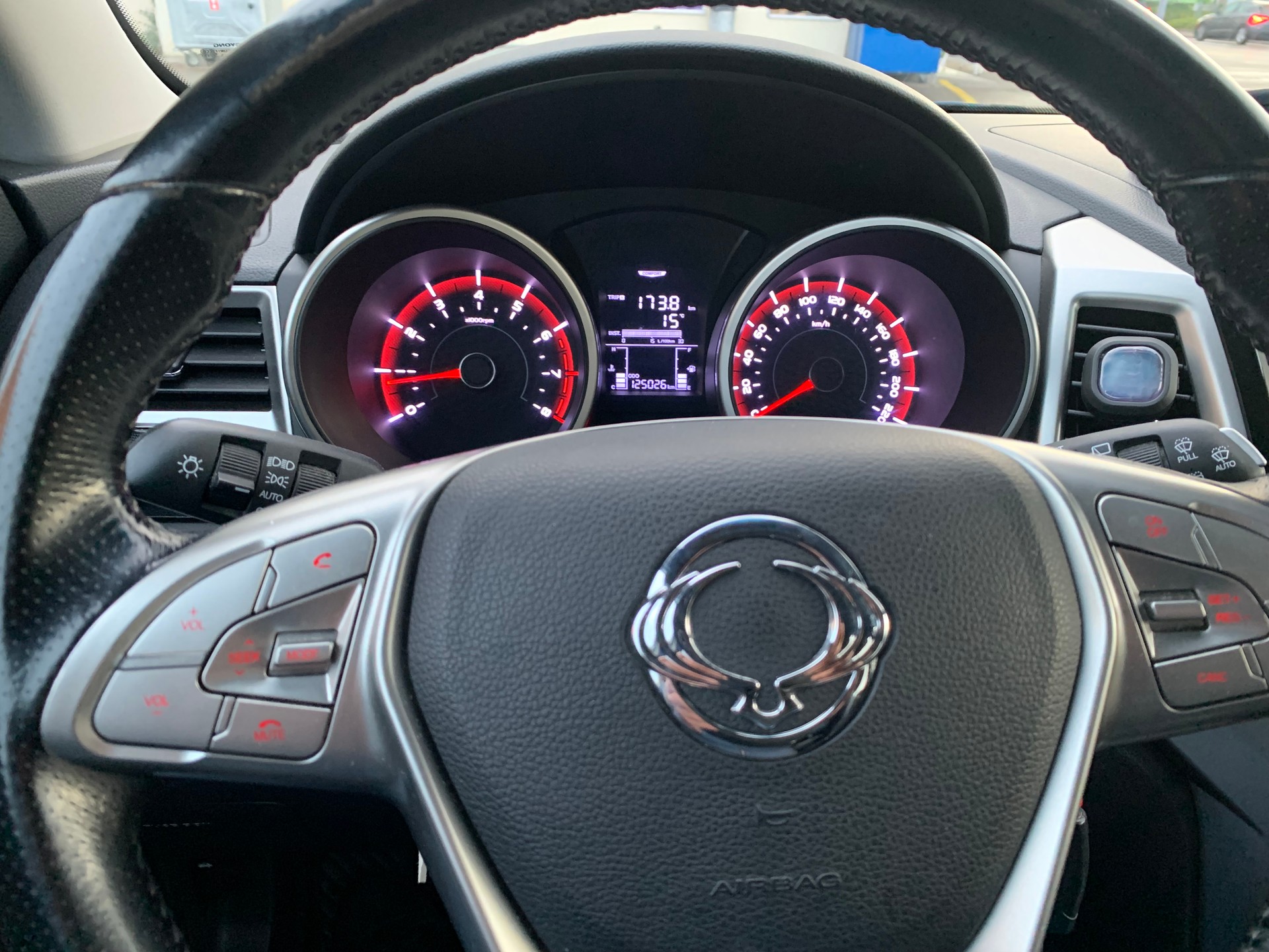 KGM-SsangYong Tivoli 1.6 e-XGi Crystal 2WD-image-11