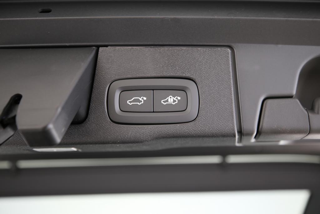 VOLVO XC60 2.0 T8 TE Black Edition eAWD-image-9