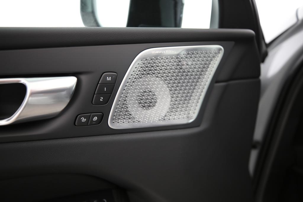 VOLVO XC60 2.0 T8 TE Black Edition eAWD-image-8