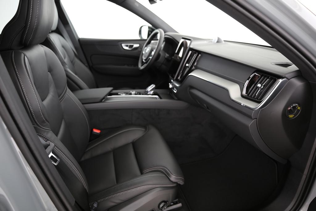 VOLVO XC60 2.0 T8 TE Black Edition eAWD-image-4