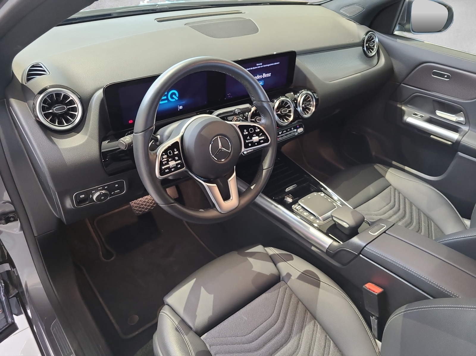MERCEDES-BENZ EQA 300 66,5kWh 4Matic Swiss Star-image-6