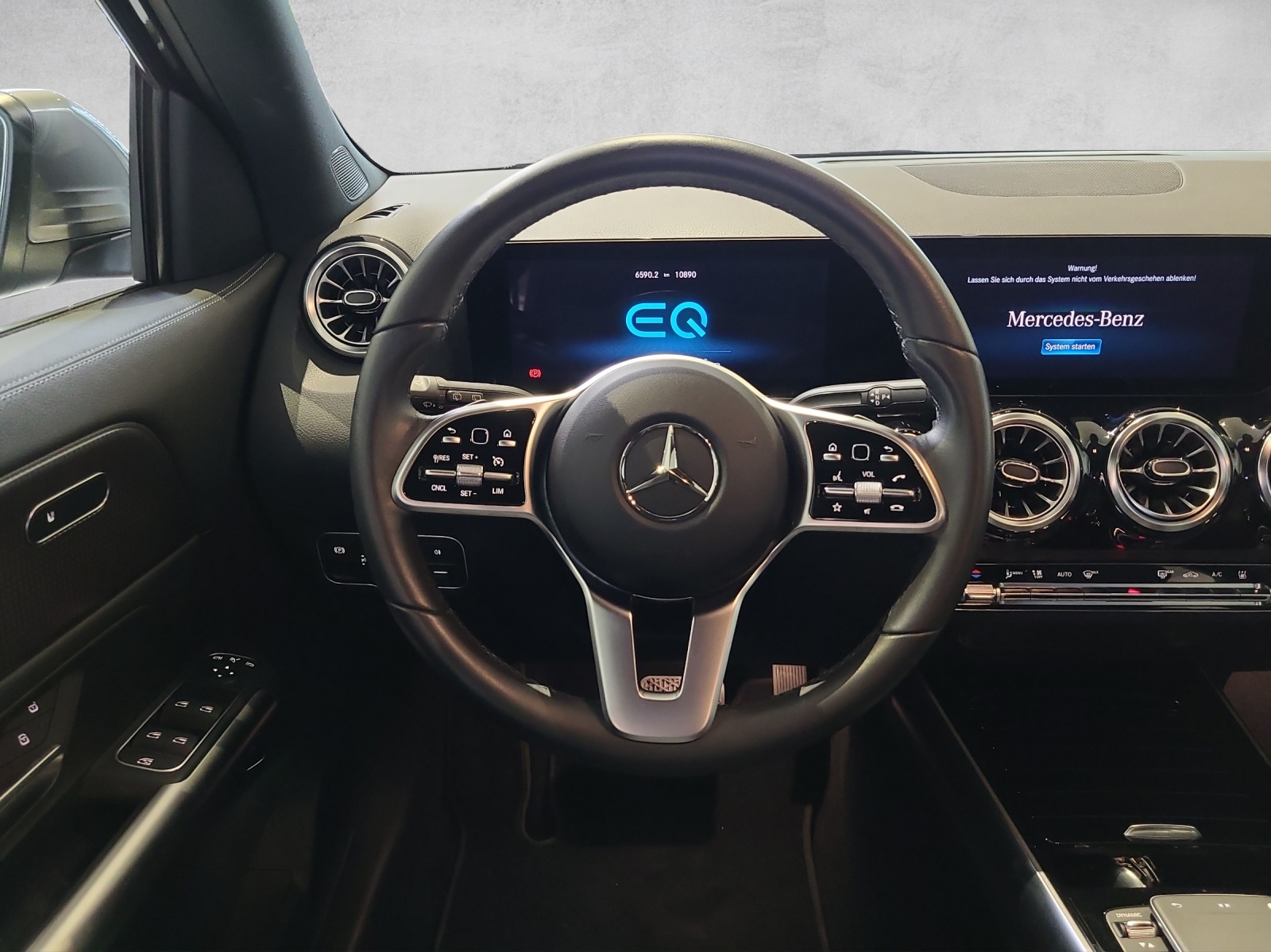 MERCEDES-BENZ EQA 300 66,5kWh 4Matic Swiss Star-image-12