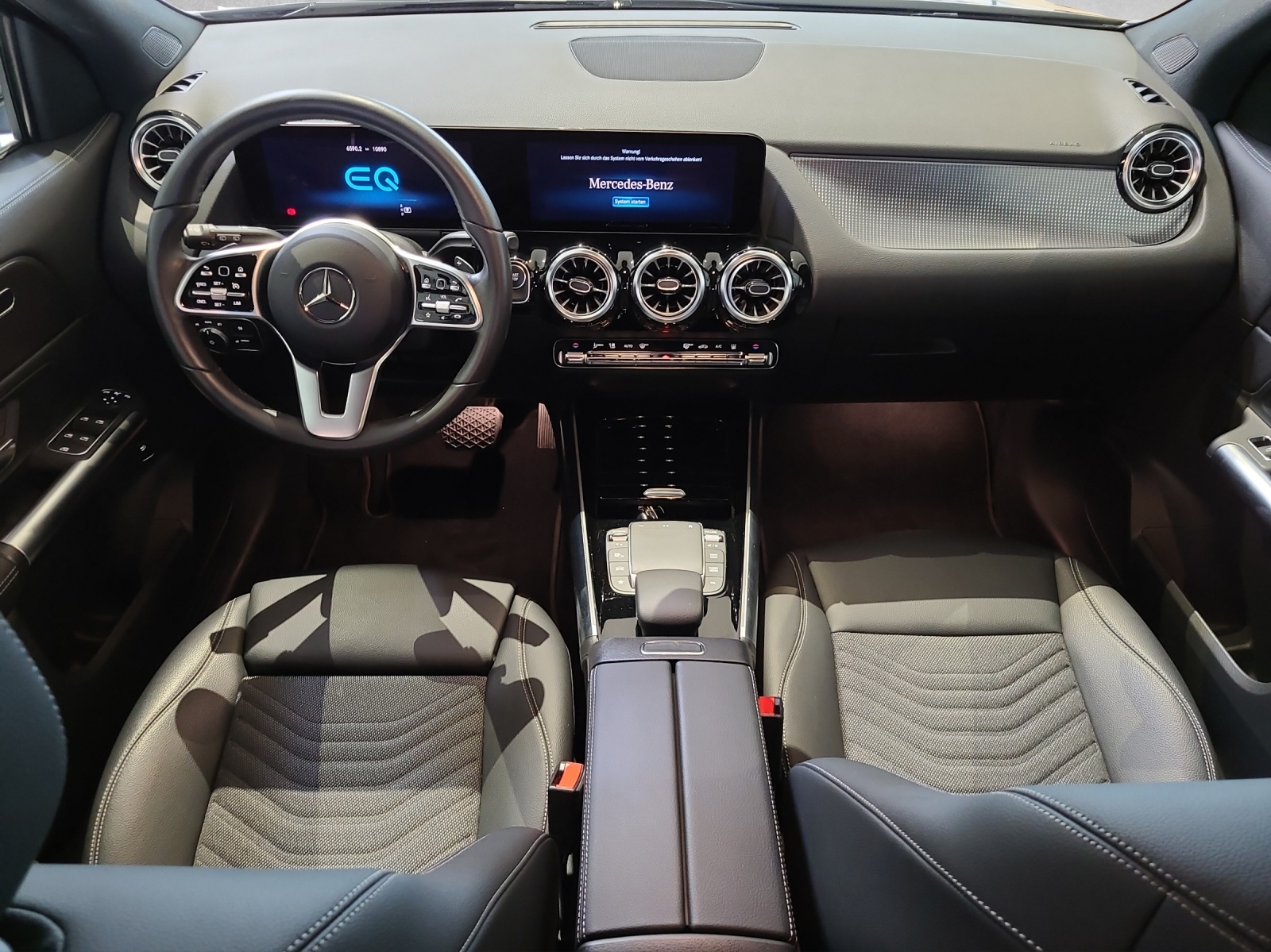 MERCEDES-BENZ EQA 300 66,5kWh 4Matic Swiss Star-image-11