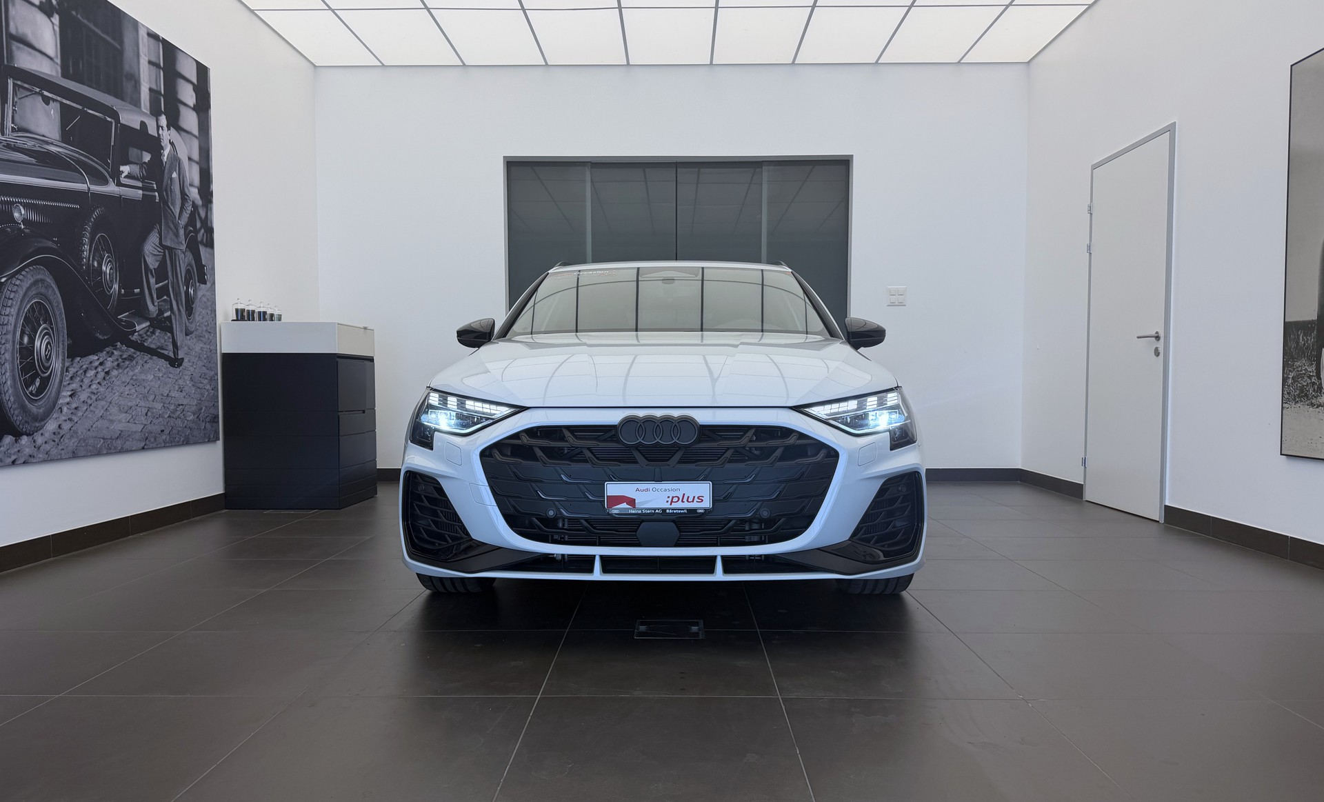 AUDI S3 Sportback TFSI quattro S-tronic-showroom-element-1