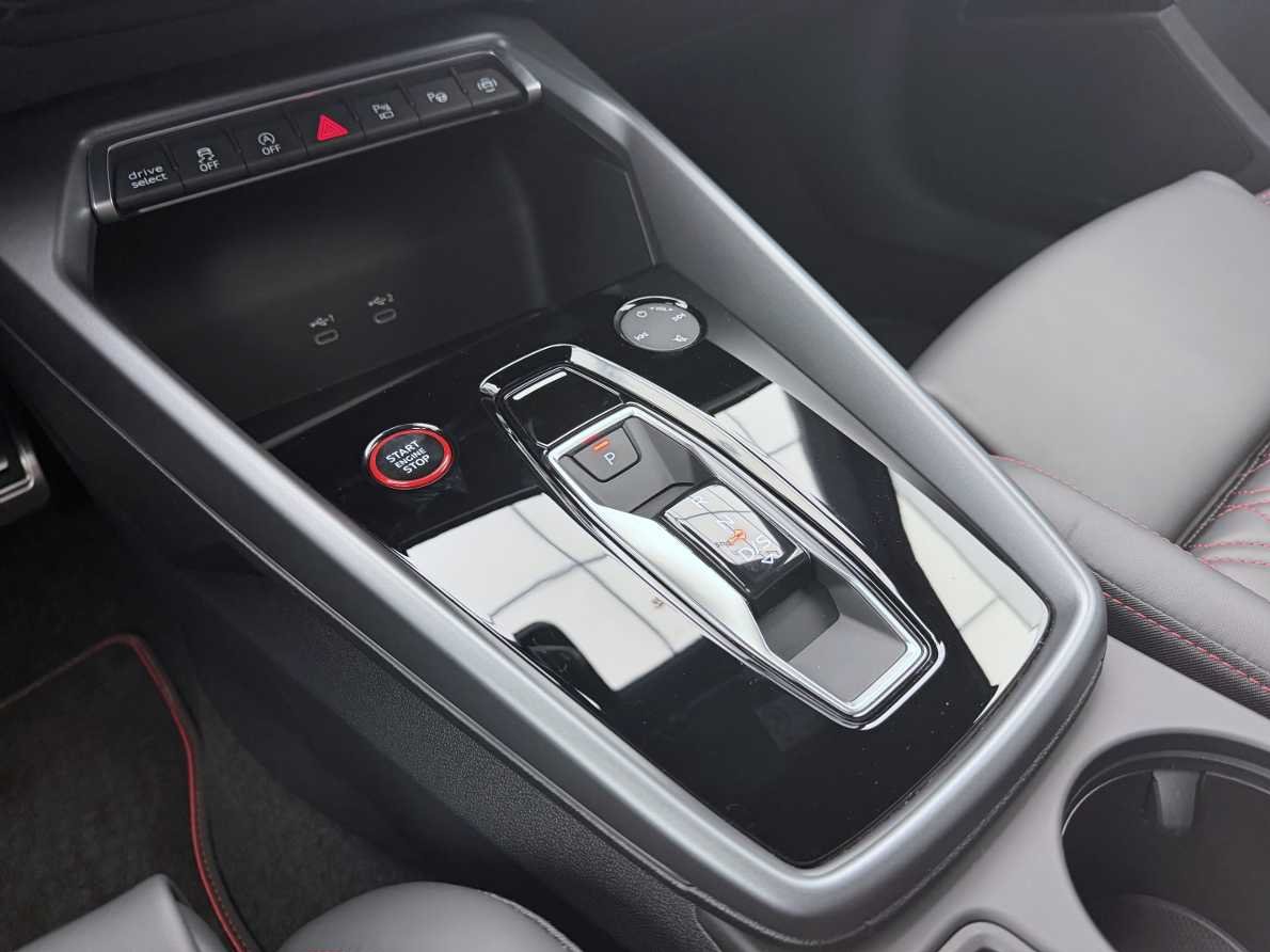 AUDI S3 Sportback TFSI quattro S-tronic-image-13