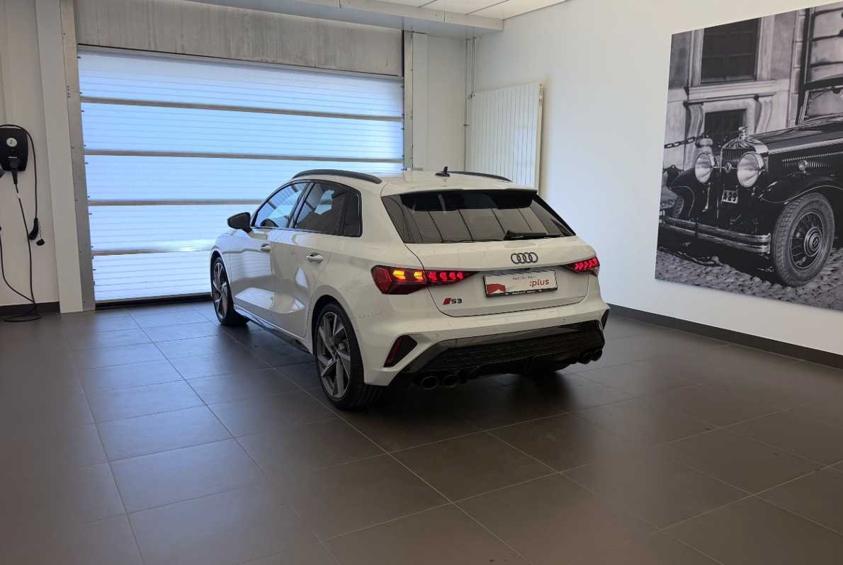 AUDI S3 Sportback TFSI quattro S-tronic-image-24