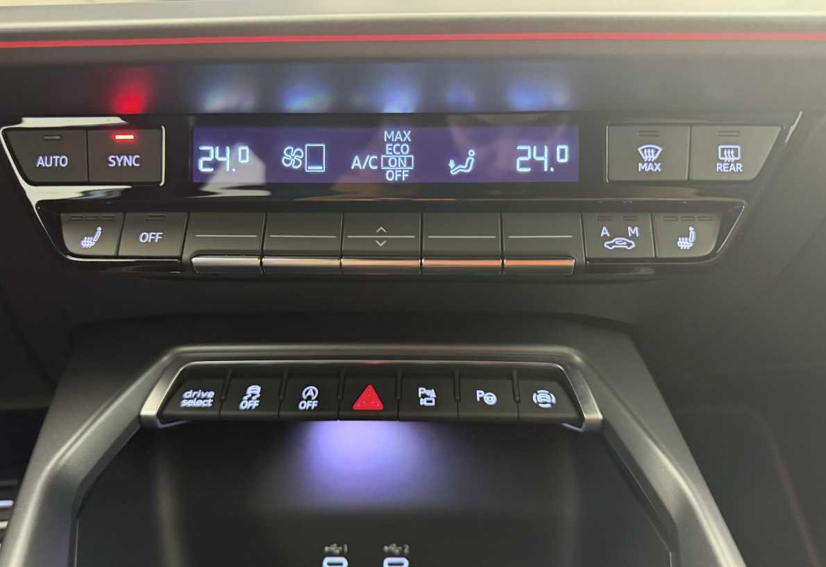AUDI S3 Sportback TFSI quattro S-tronic-image-14