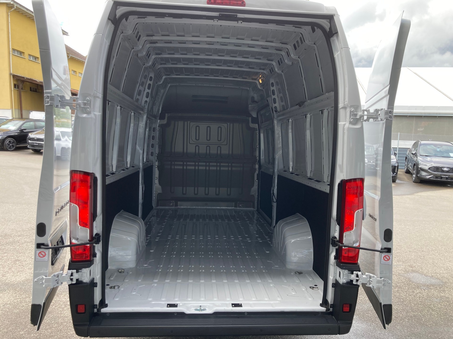 PEUGEOT Boxer 2.2 HDI 335 L4H3 Kasten-image-11