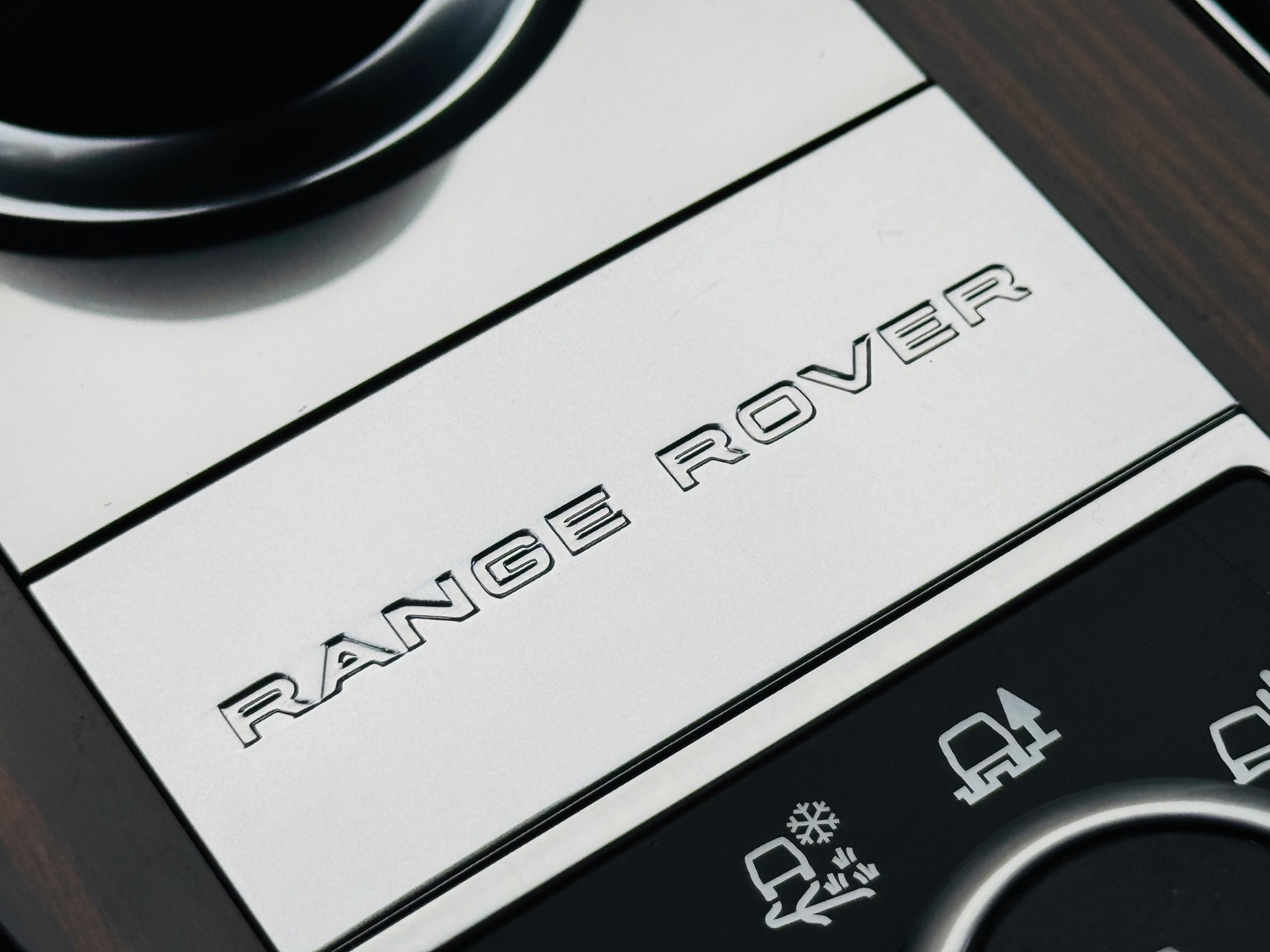 LAND ROVER Range Rover 5.0 V8 SC Autobiography | Aus 1. Hand | Neuwagenzustand | Vielleicht der beste der Schweiz-image-11