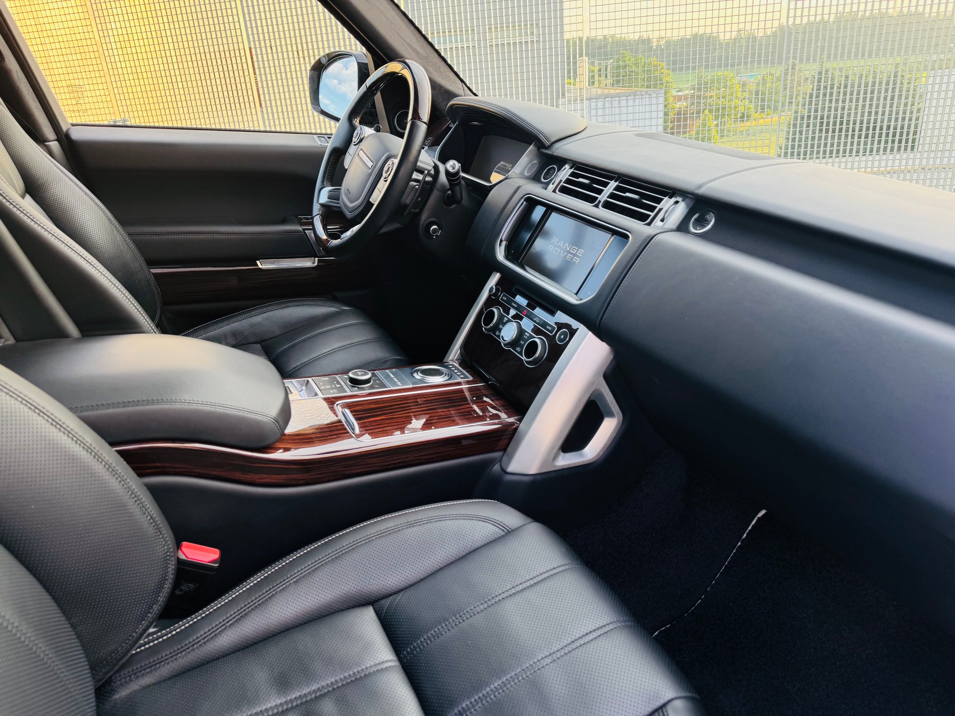 LAND ROVER Range Rover 5.0 V8 SC Autobiography | Aus 1. Hand | Neuwagenzustand | Vielleicht der beste der Schweiz-image-7