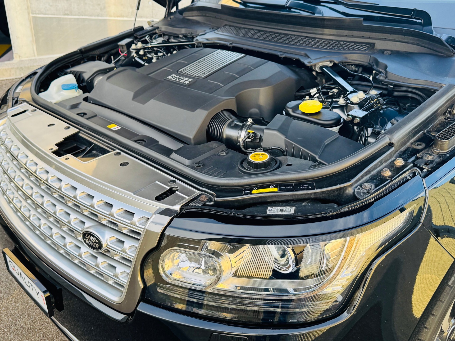 LAND ROVER Range Rover 5.0 V8 SC Autobiography | Aus 1. Hand | Neuwagenzustand | Vielleicht der beste der Schweiz-image-6