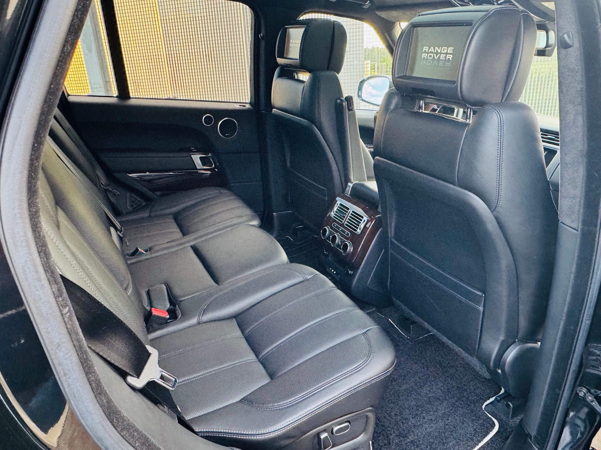 LAND ROVER Range Rover 5.0 V8 SC Autobiography | Aus 1. Hand | Neuwagenzustand | Vielleicht der beste der Schweiz-image-8