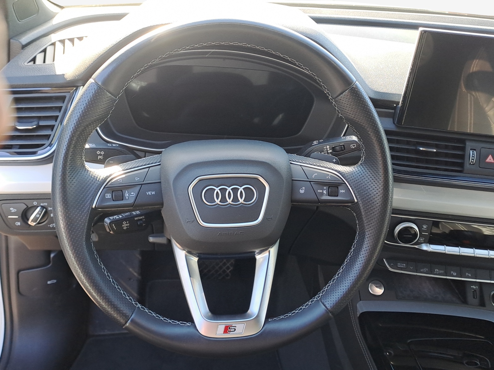 AUDI Q5 55 TFSI e PHEV S line quattro S-tronic-image-9