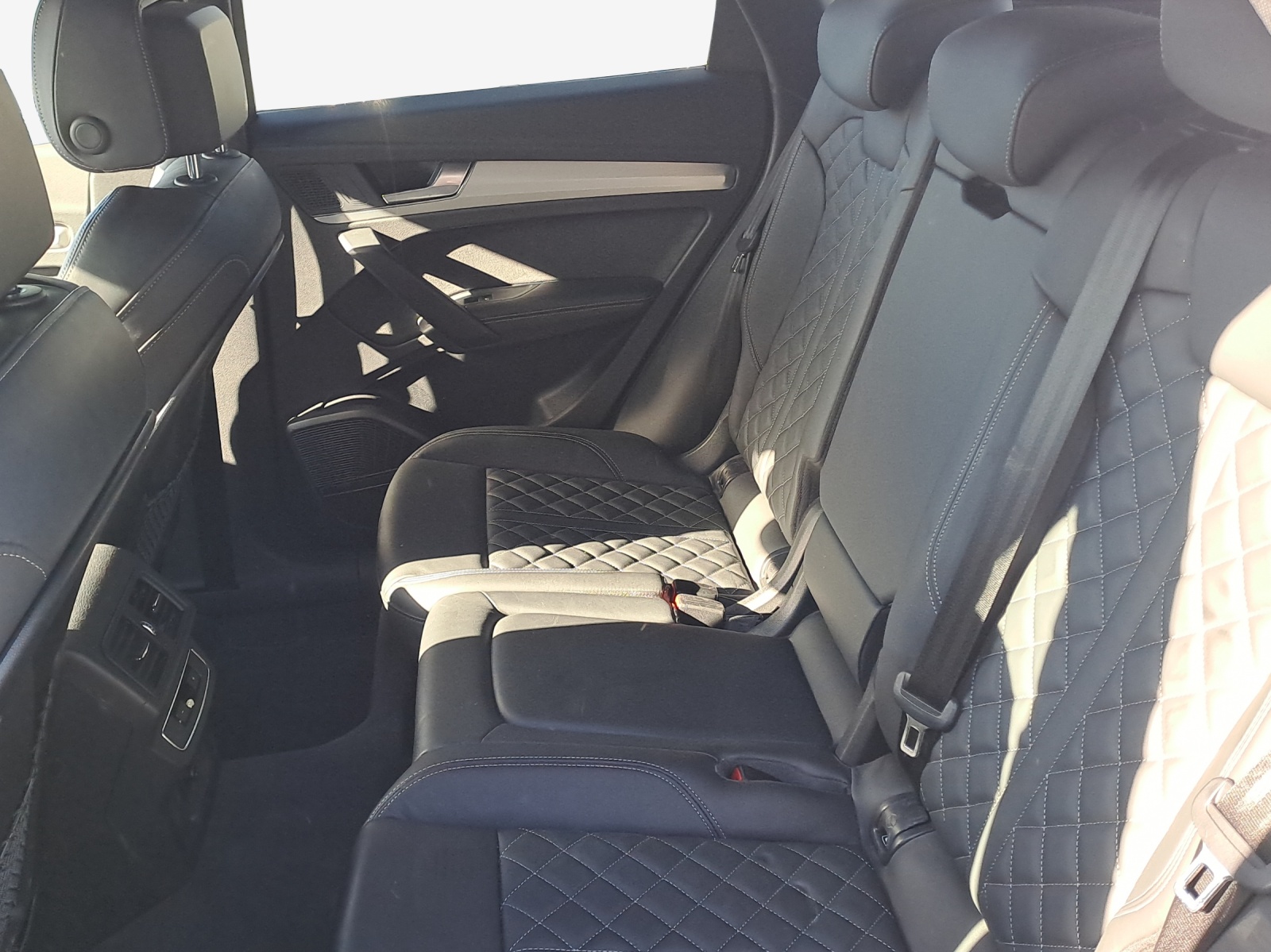 AUDI Q5 55 TFSI e PHEV S line quattro S-tronic-image-11
