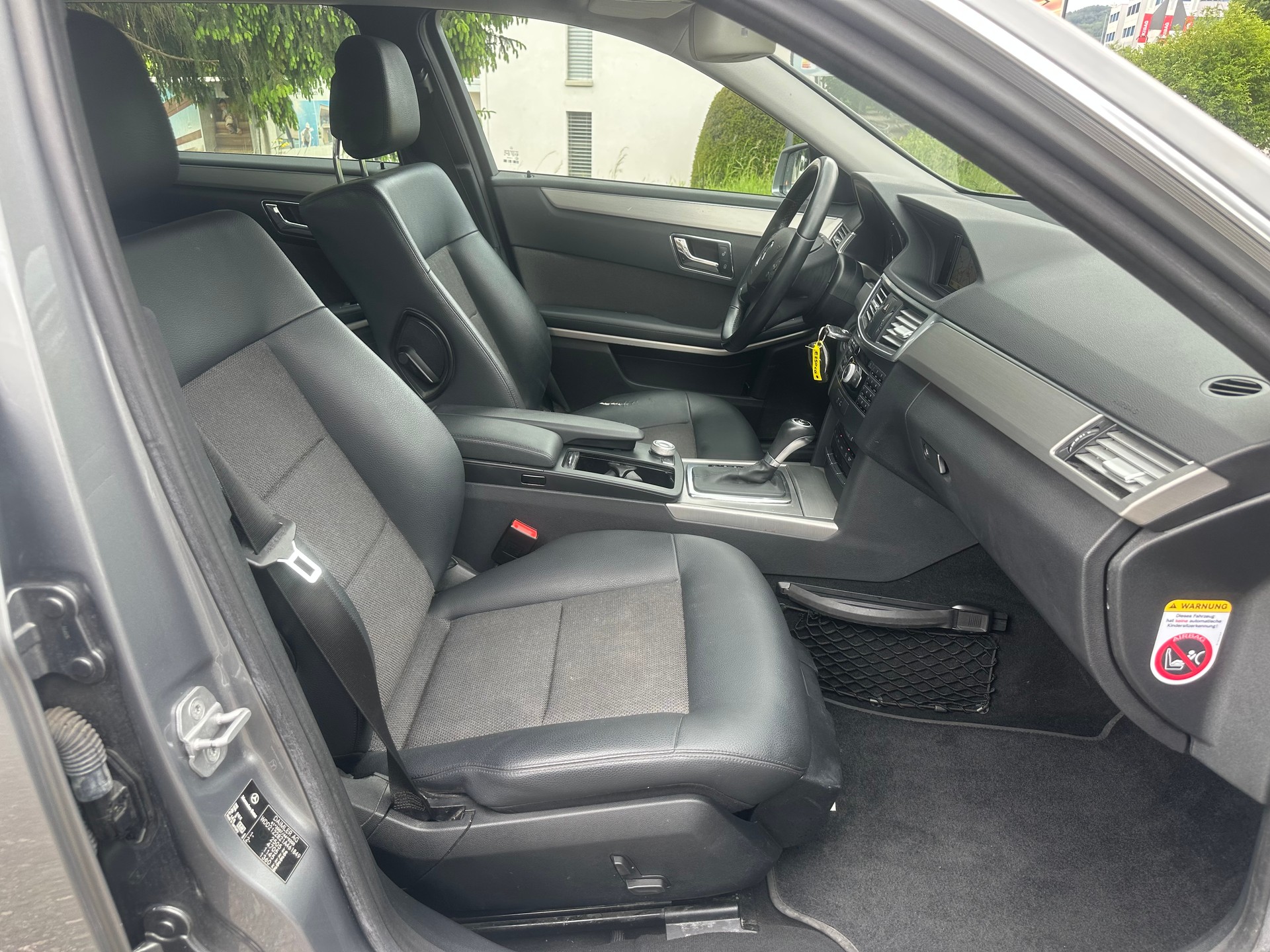 MERCEDES-BENZ E 250 CDI BlueEff. Avantgarde 4Matic 7G-Tronic-image-11