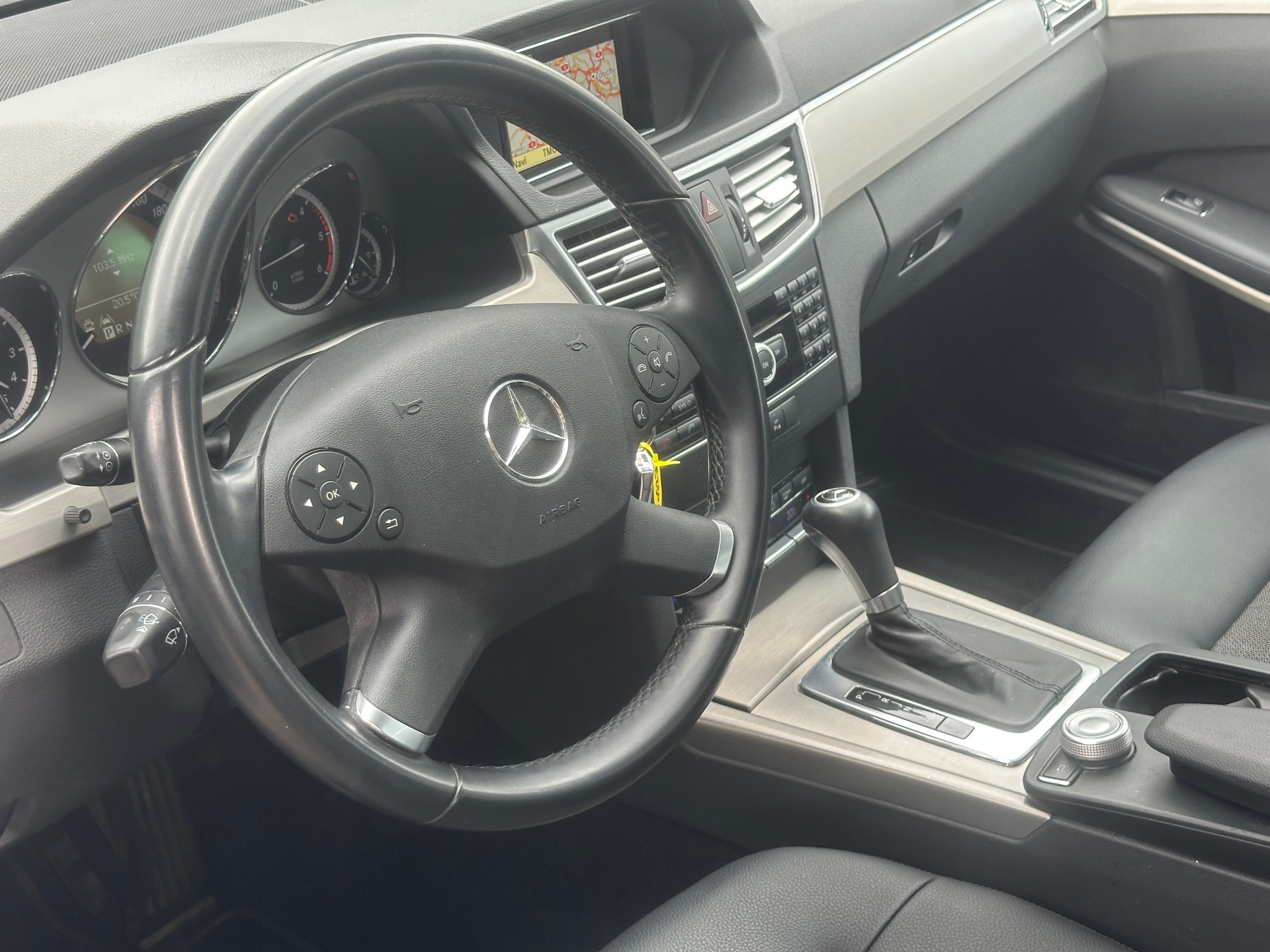 MERCEDES-BENZ E 250 CDI BlueEff. Avantgarde 4Matic 7G-Tronic-image-9