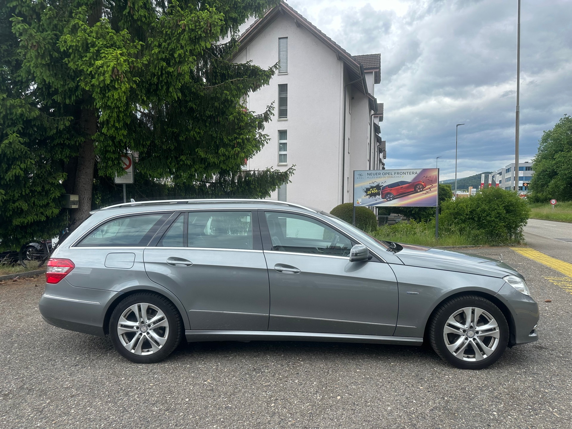 MERCEDES-BENZ E 250 CDI BlueEff. Avantgarde 4Matic 7G-Tronic-image-6