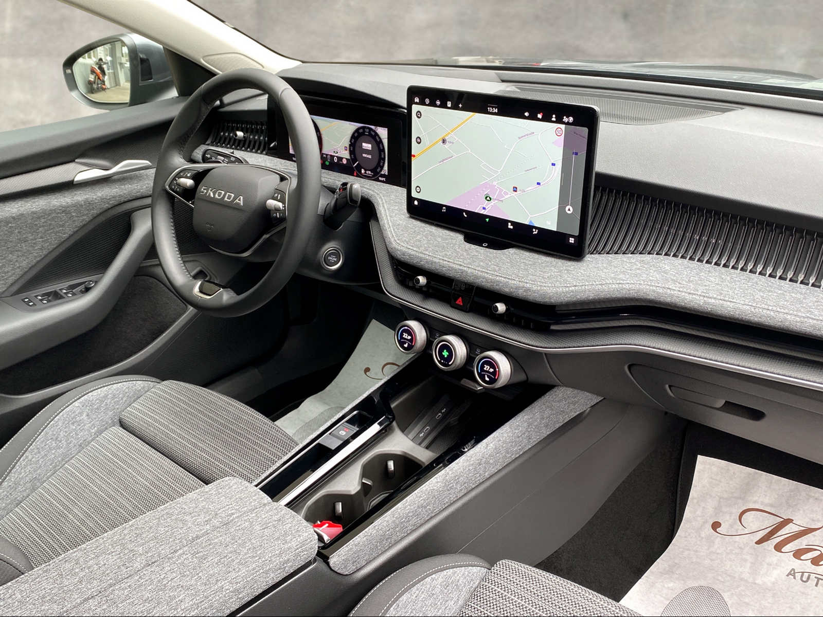 SKODA Superb Combi 2.0TSI 266PS Selection 4x4 DSG **Top Ausstattung**-image-9