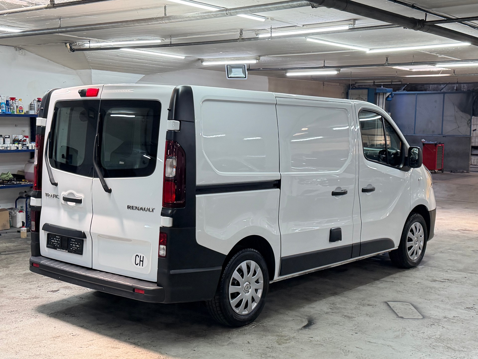 RENAULT Trafic 2.0 dCi 120 3.0t Business L1H1-image-2