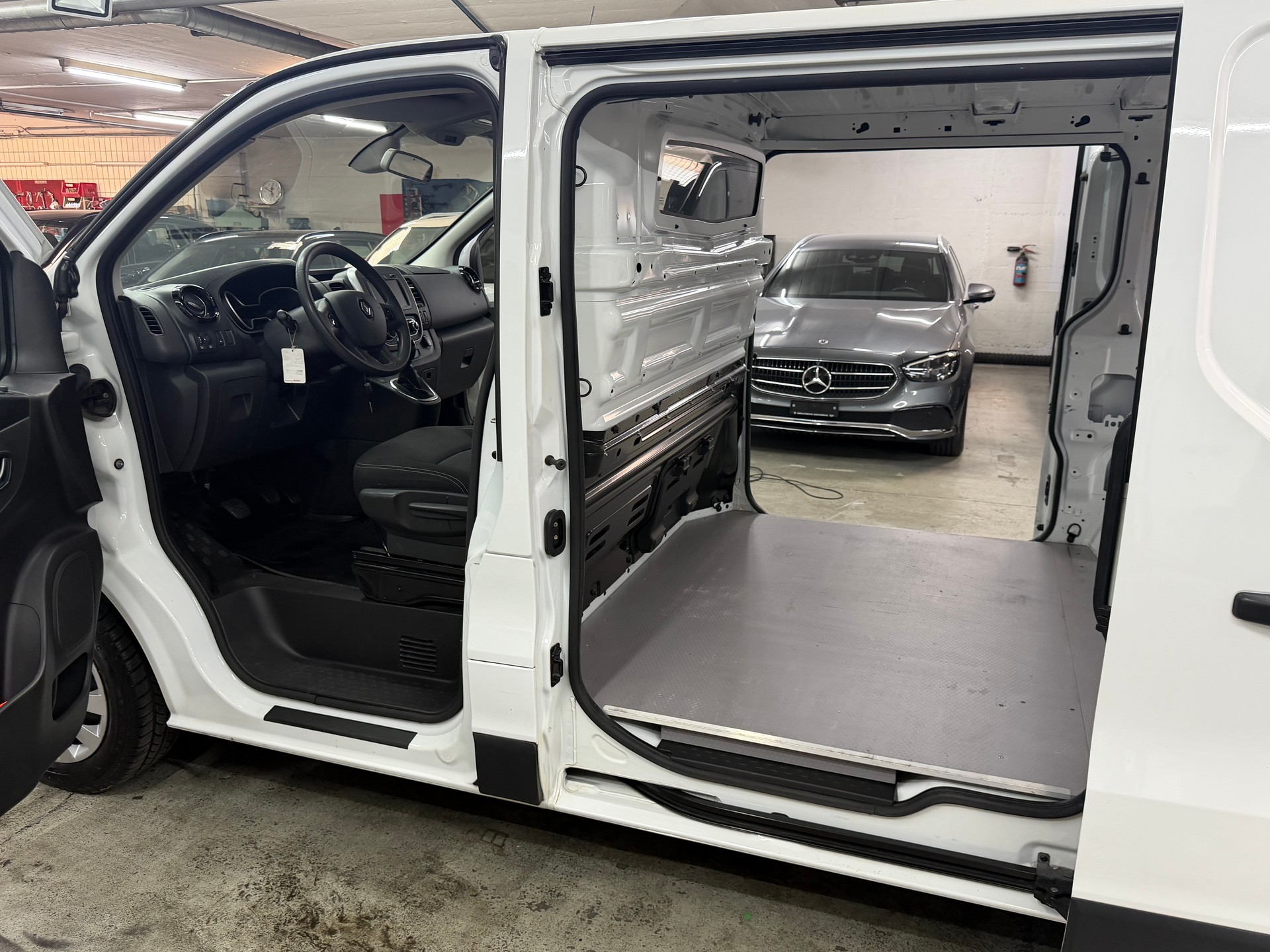 RENAULT Trafic 2.0 dCi 120 3.0t Business L1H1-image-14