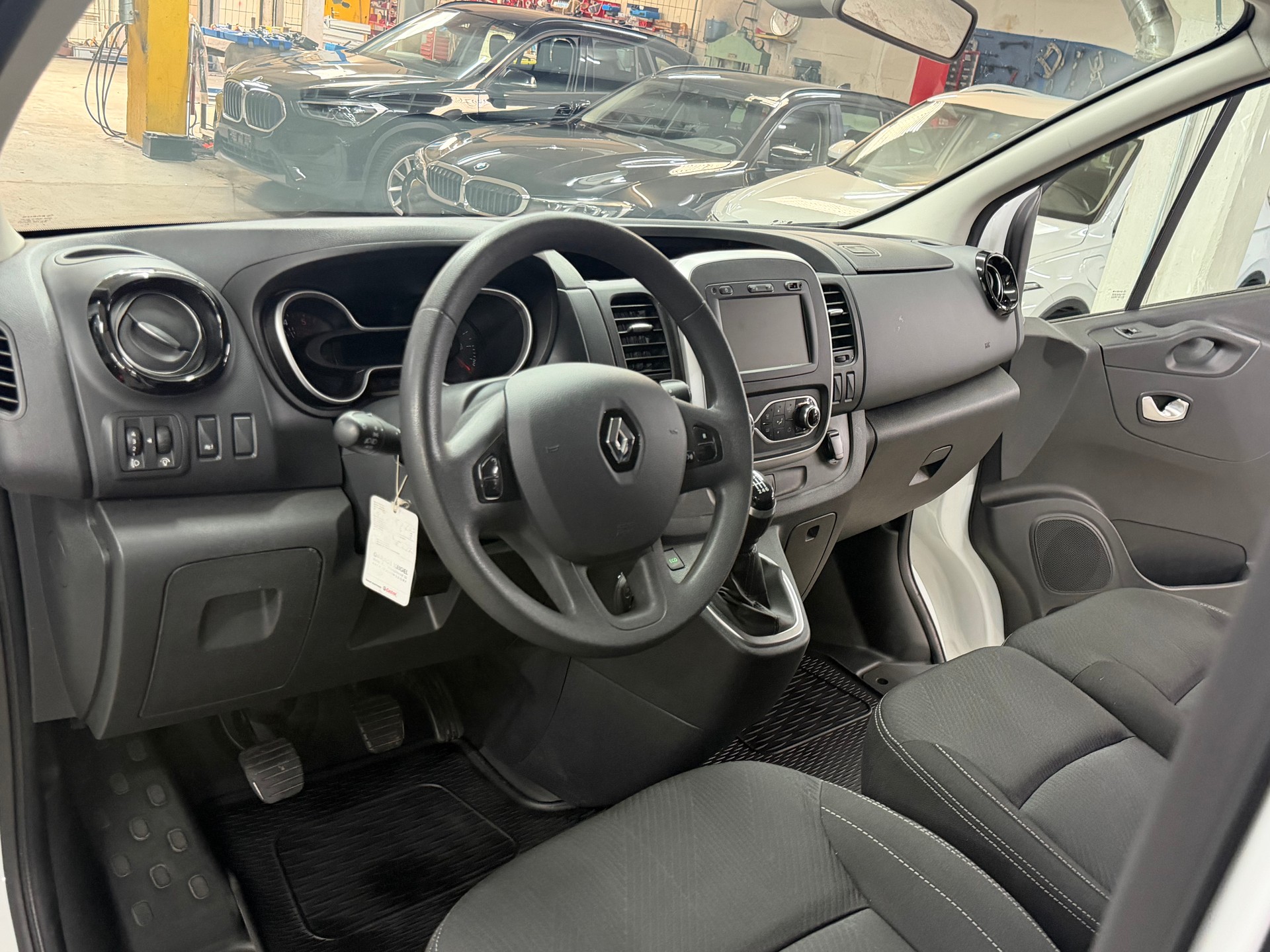 RENAULT Trafic 2.0 dCi 120 3.0t Business L1H1-image-15