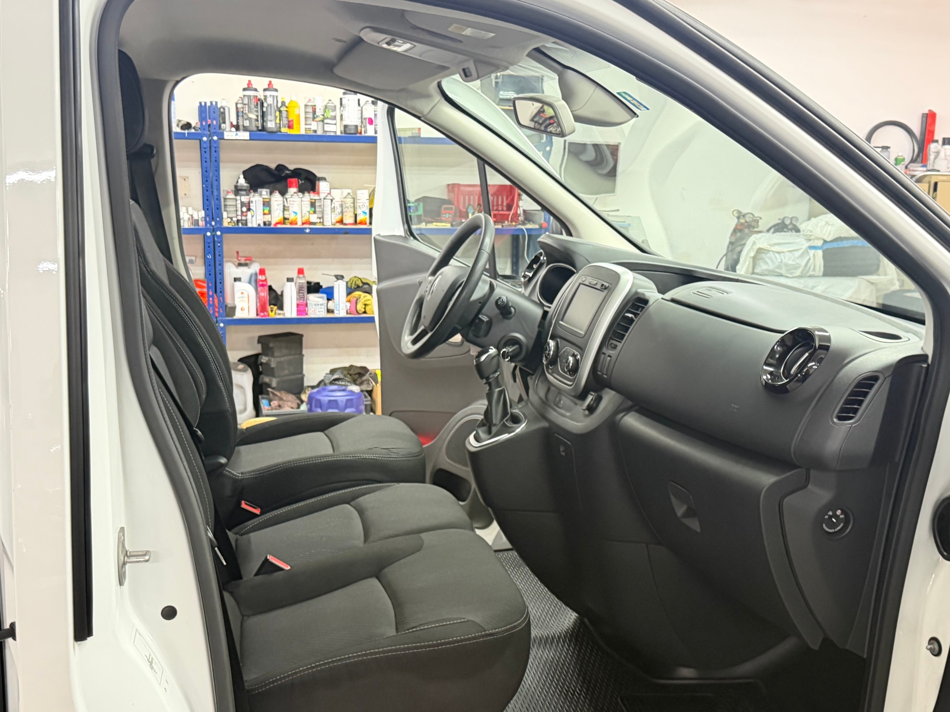 RENAULT Trafic 2.0 dCi 120 3.0t Business L1H1-image-9