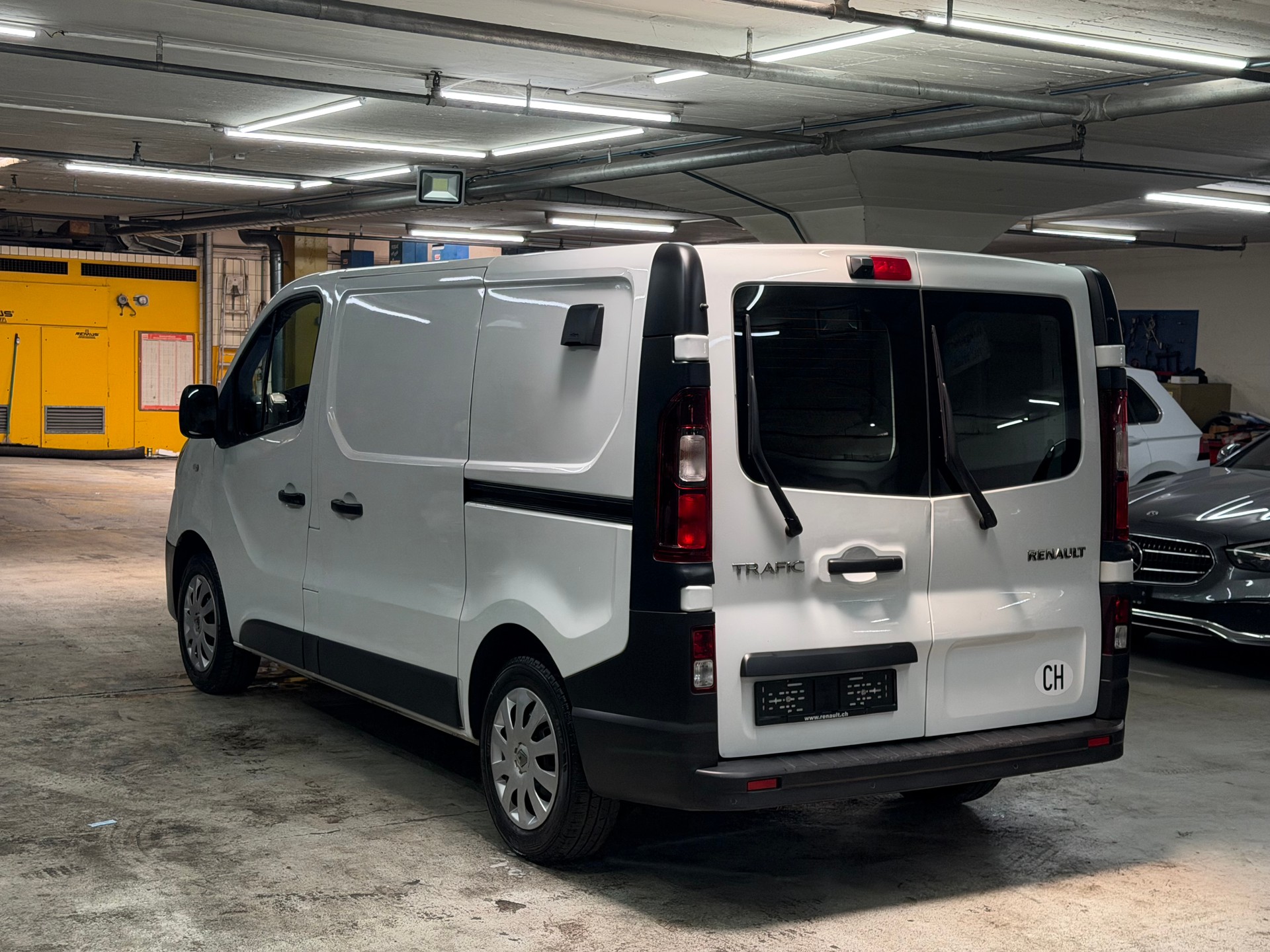 RENAULT Trafic 2.0 dCi 120 3.0t Business L1H1-image-5
