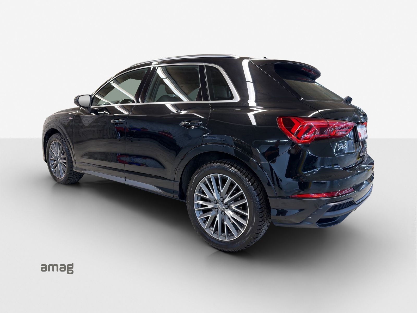 AUDI Q3 45 TFSI S line quattro S-tronic-image-2